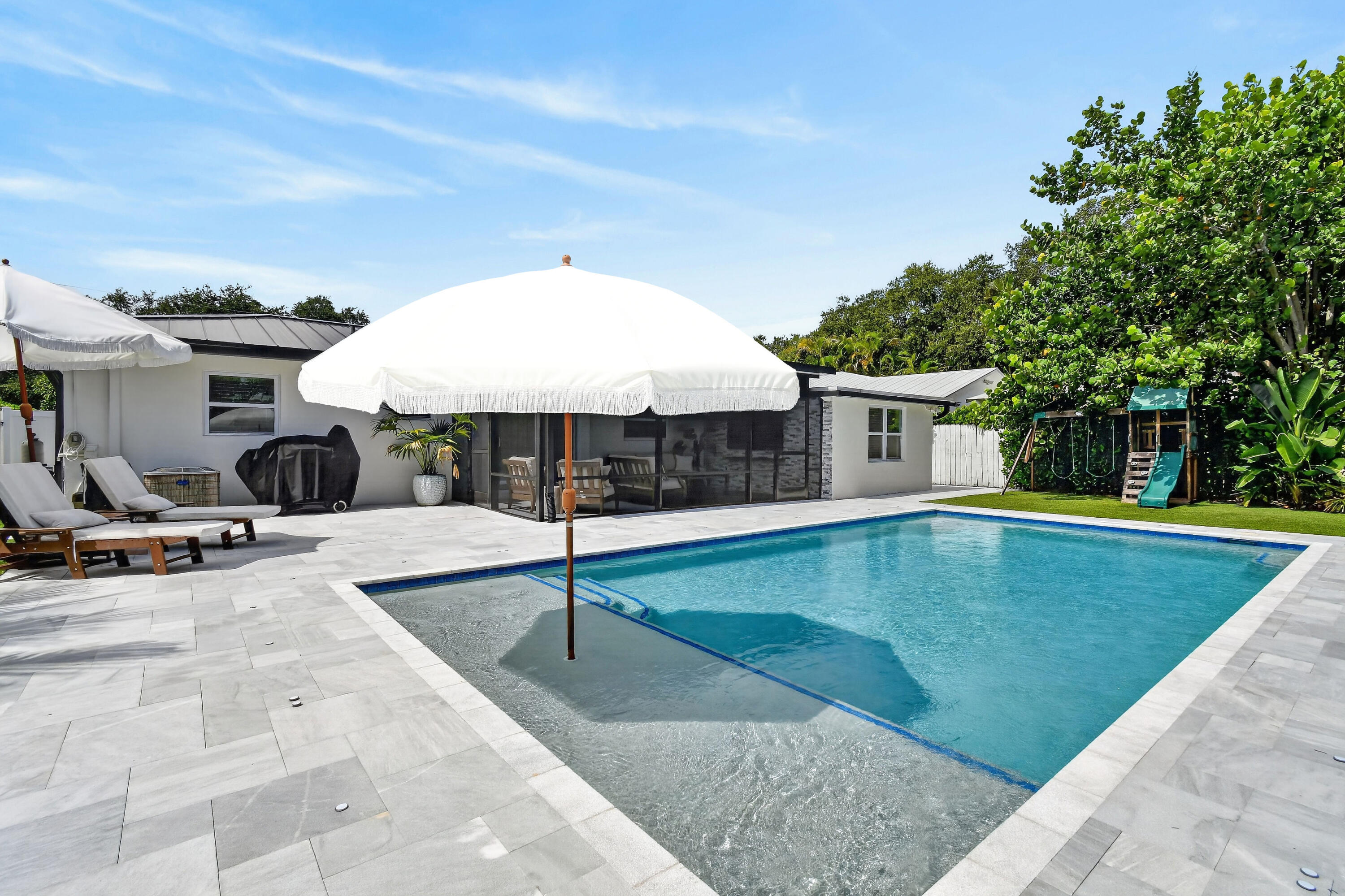 2427 COUNTRY OAKS Lane
