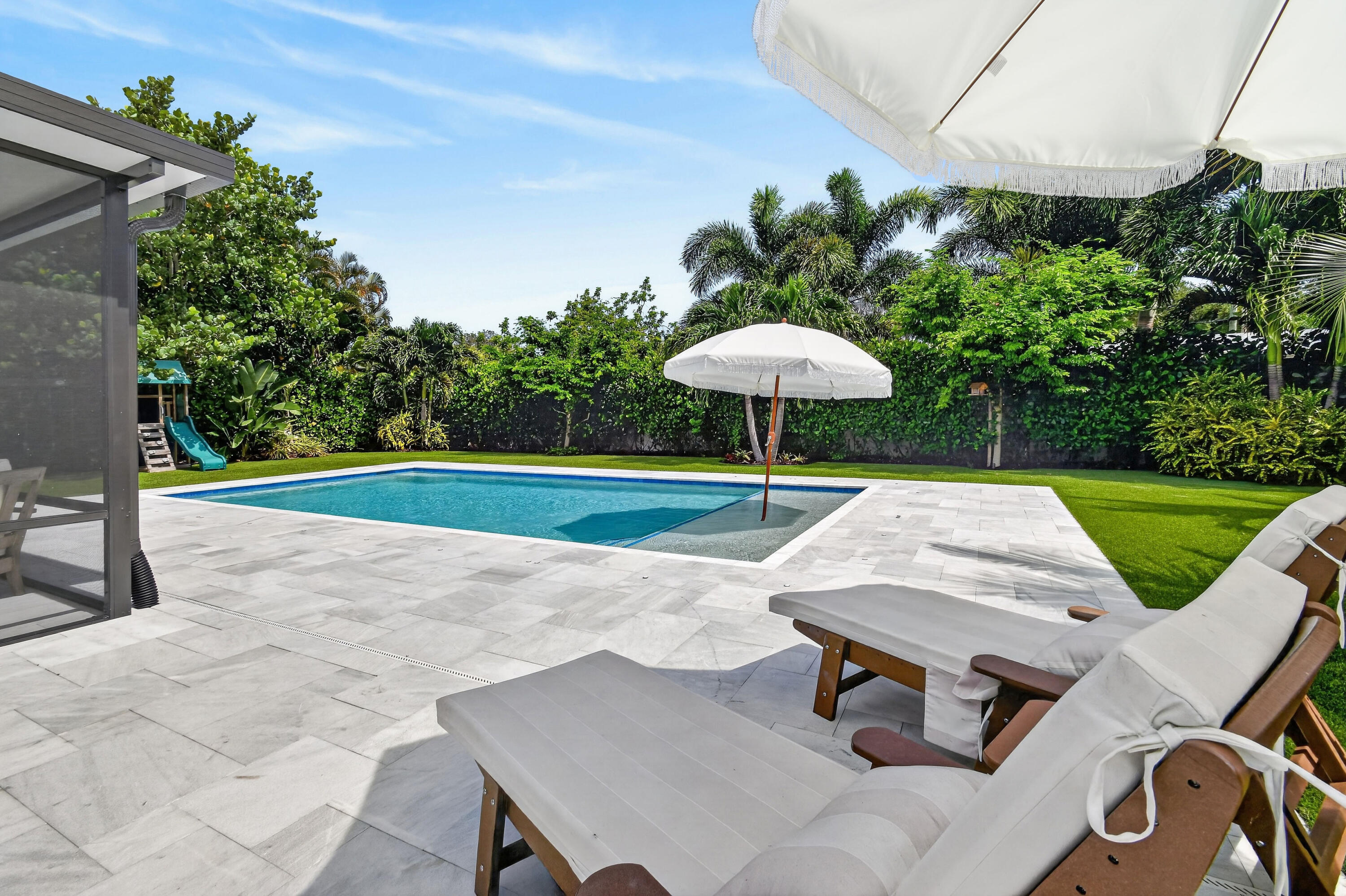 2427 COUNTRY OAKS Lane