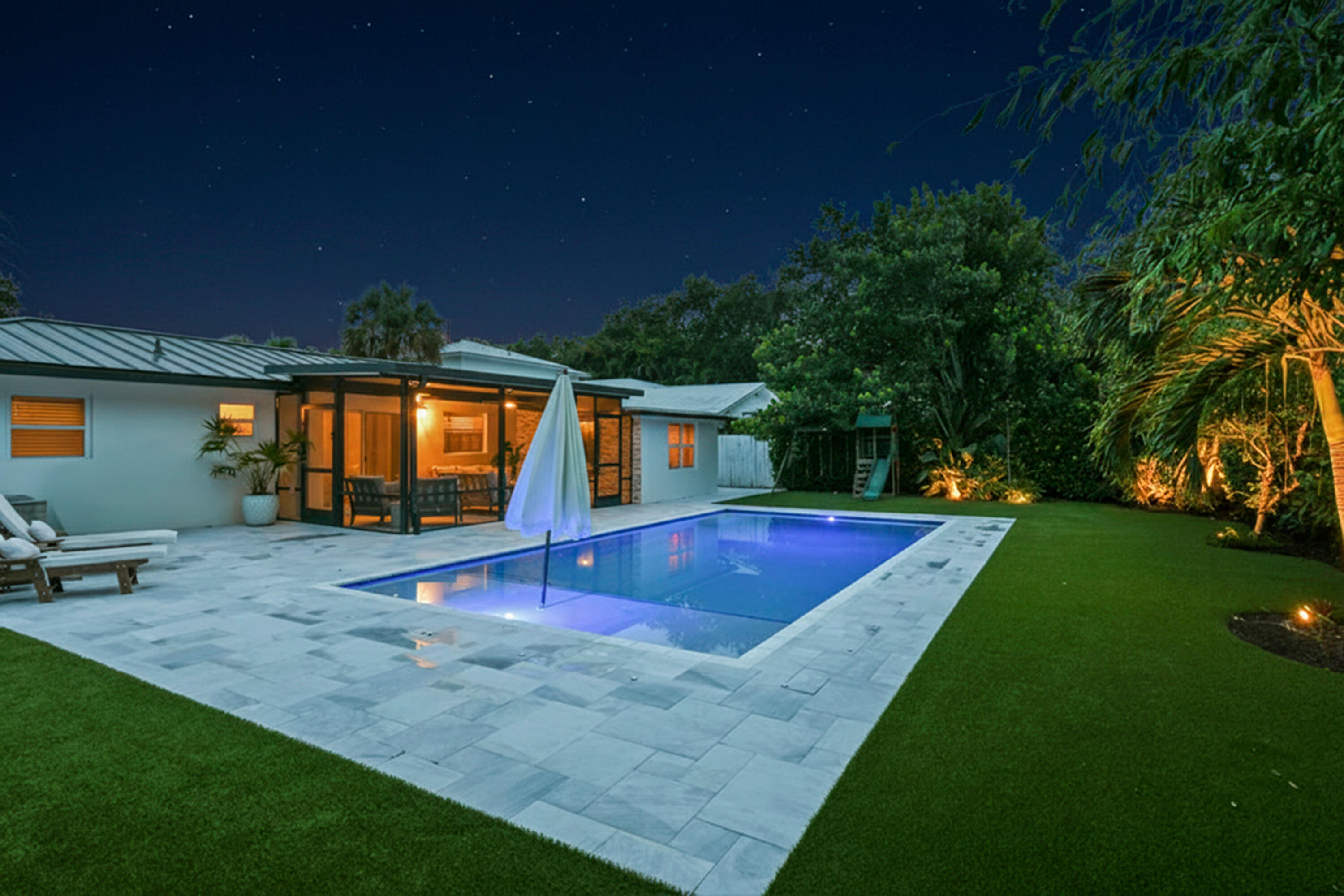 2427 COUNTRY OAKS Lane