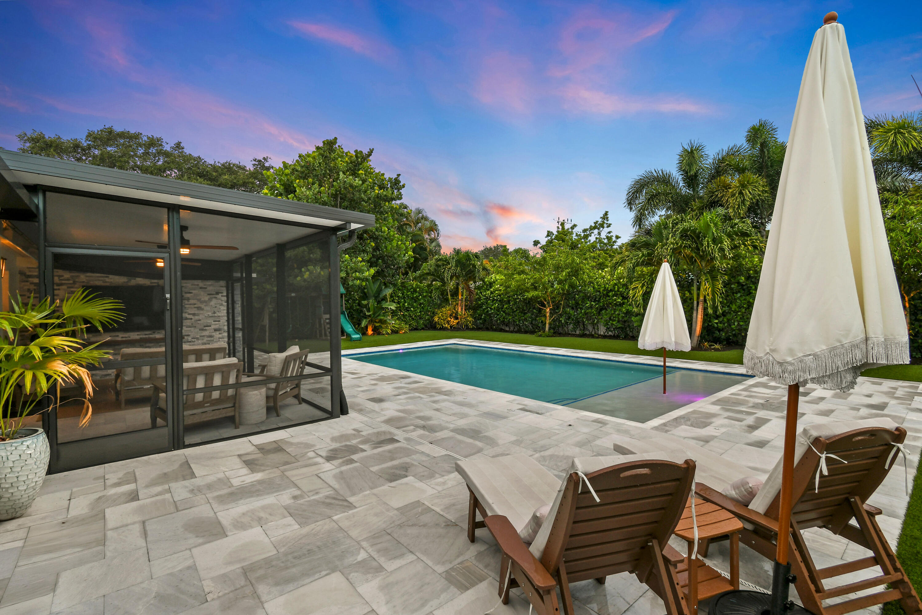 2427 COUNTRY OAKS Lane