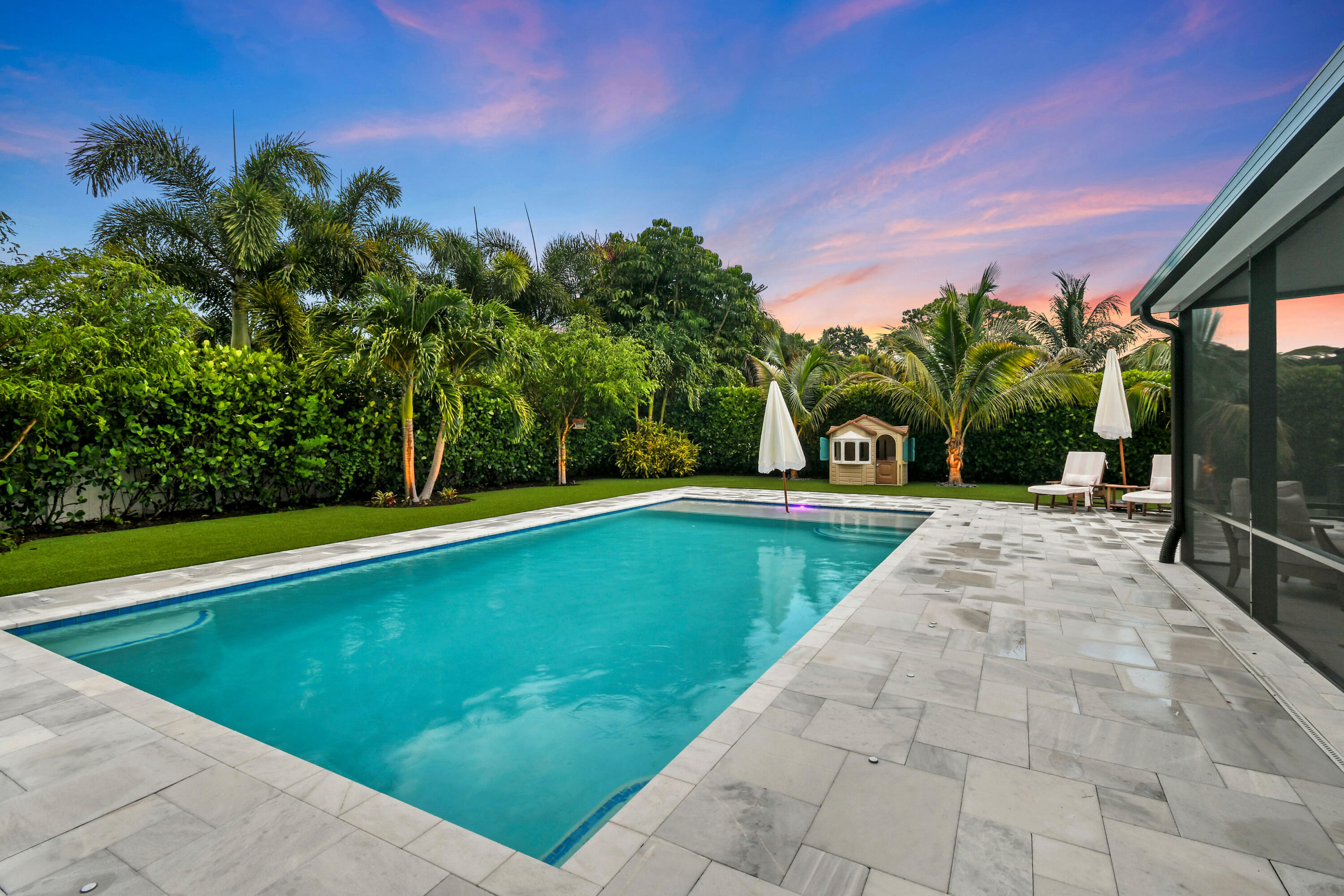 2427 COUNTRY OAKS Lane