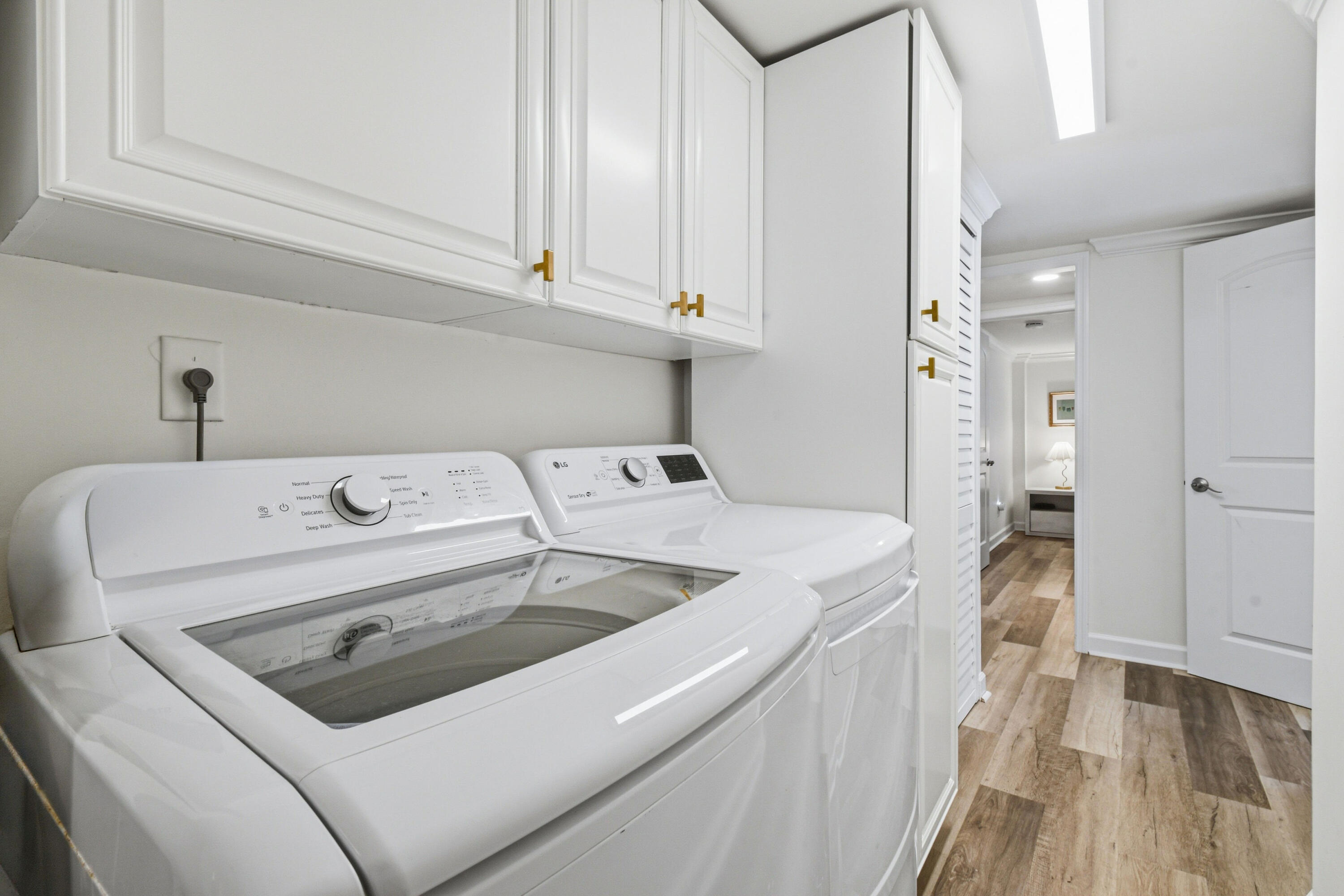 2427 COUNTRY OAKS Lane