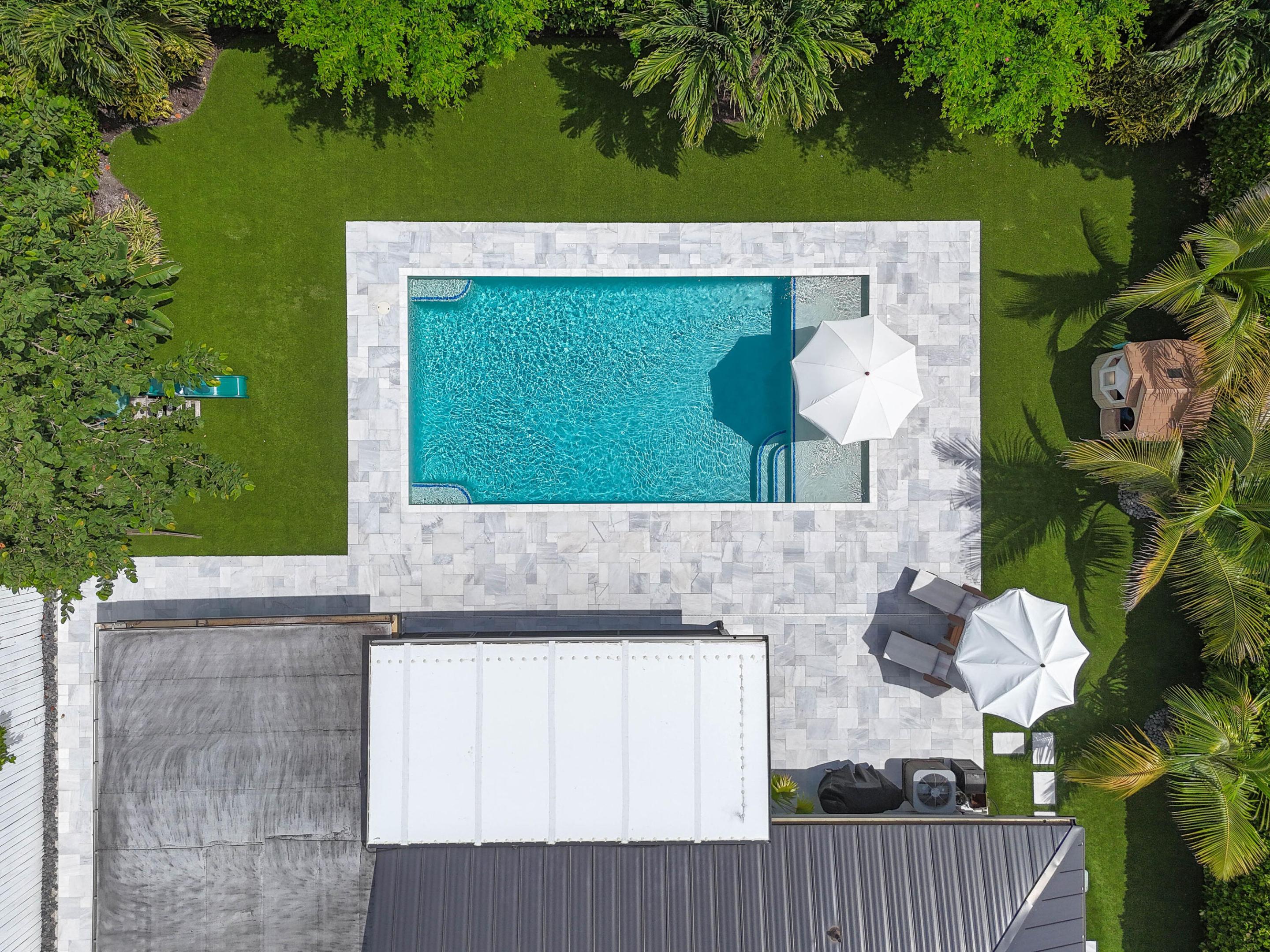 2427 COUNTRY OAKS Lane