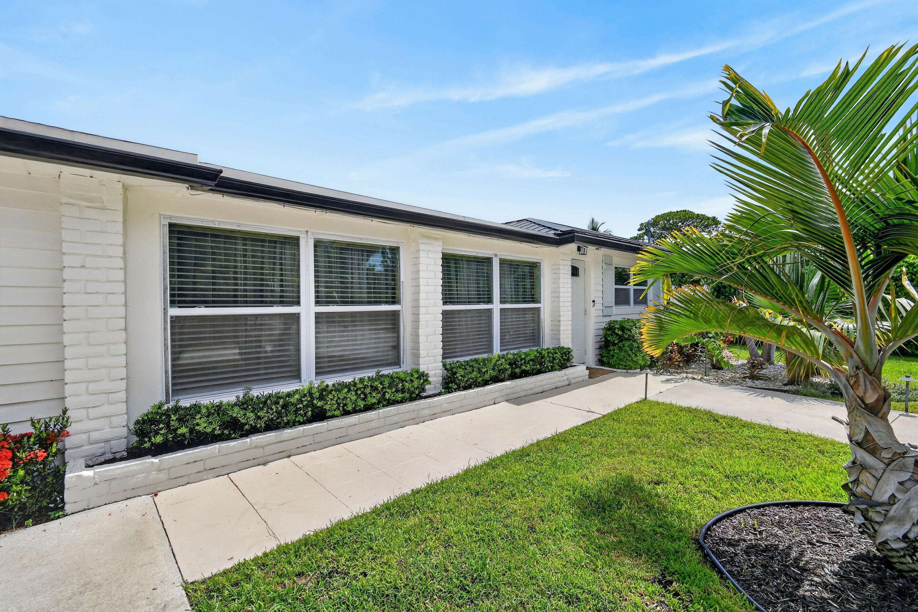 2427 COUNTRY OAKS Lane