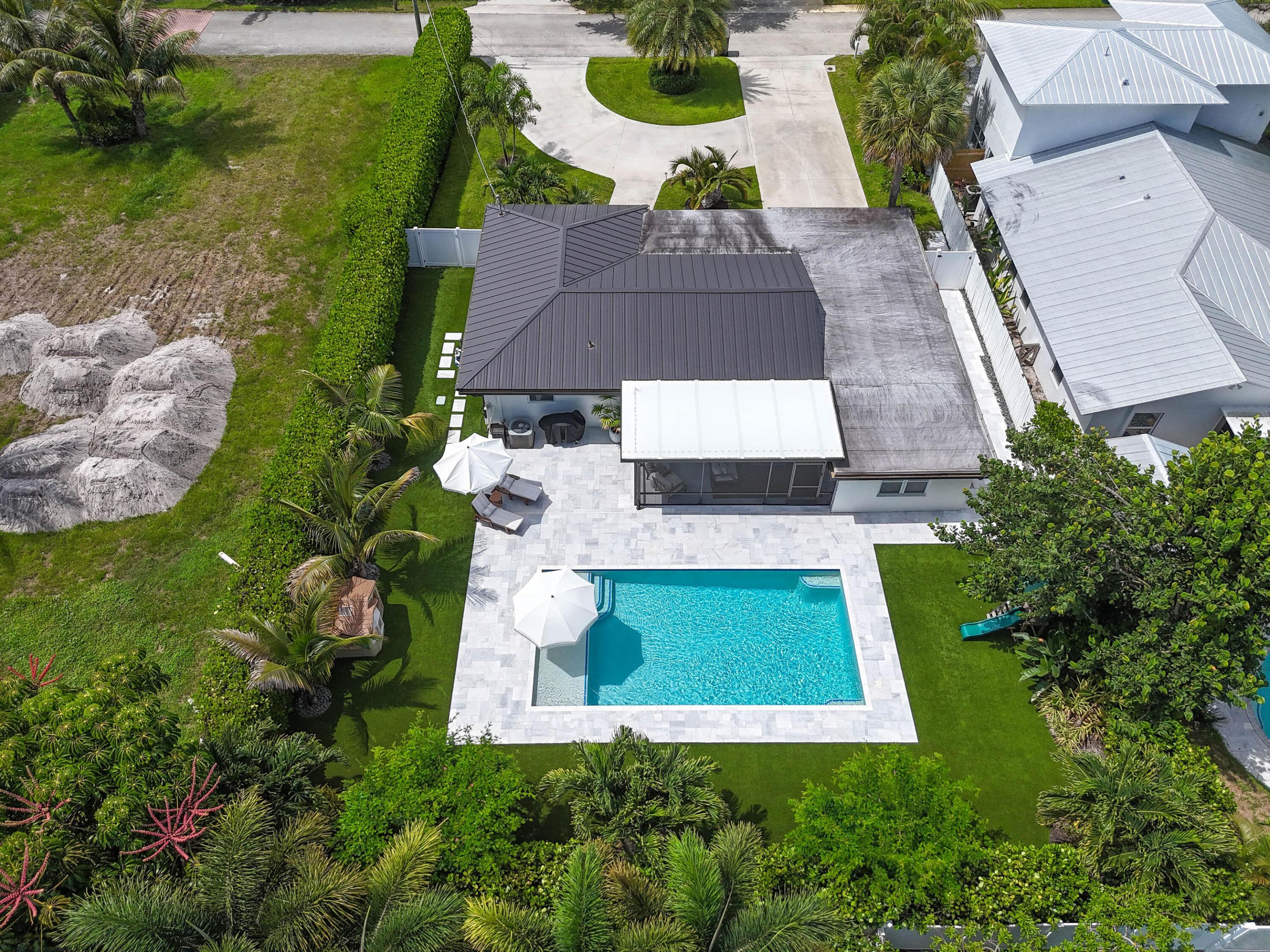 2427 COUNTRY OAKS Lane