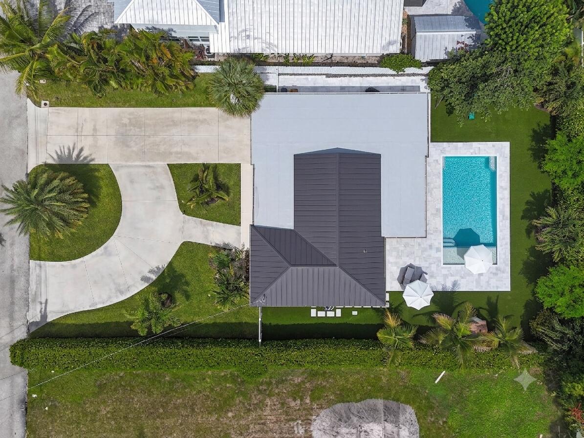 2427 COUNTRY OAKS Lane