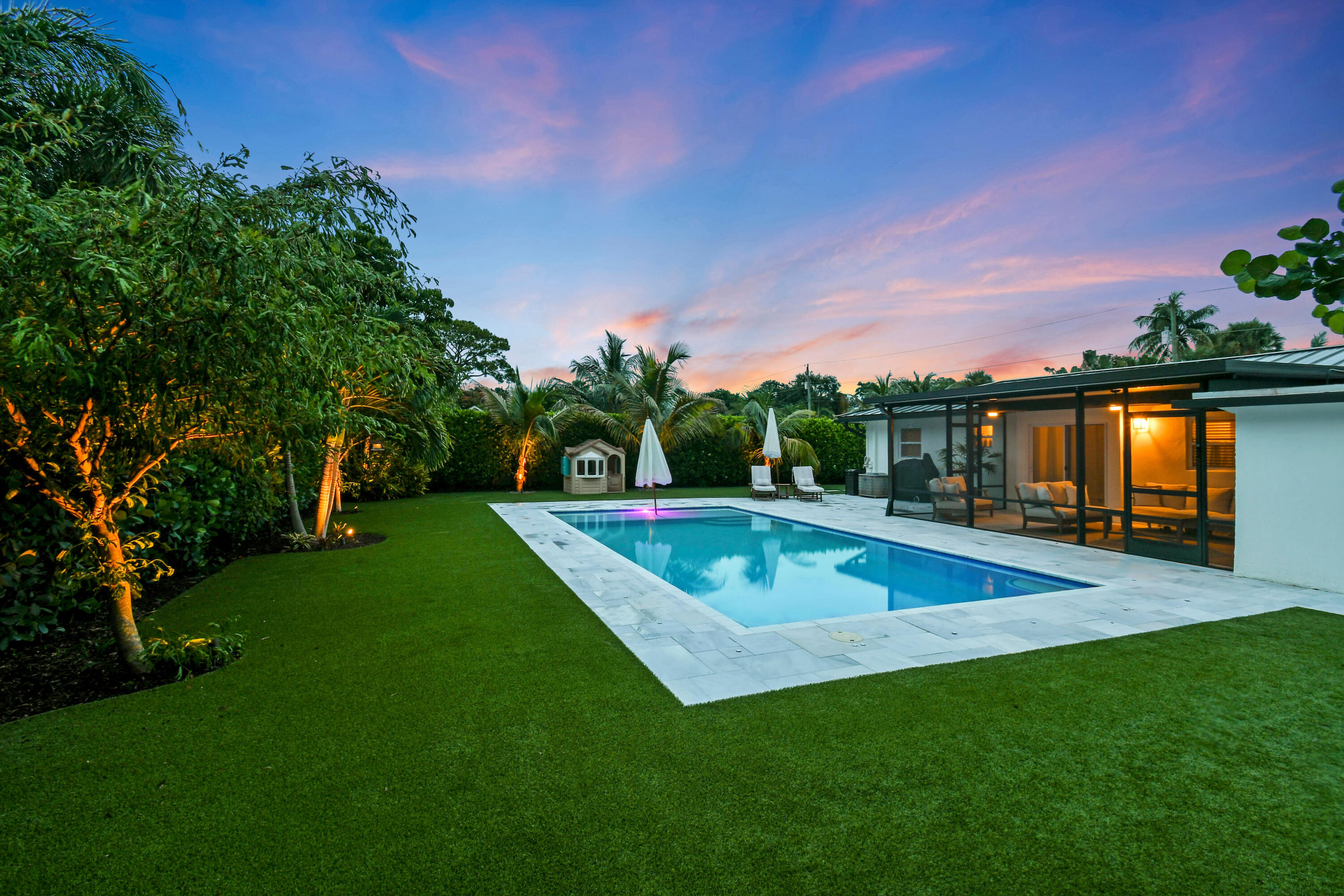 2427 COUNTRY OAKS Lane