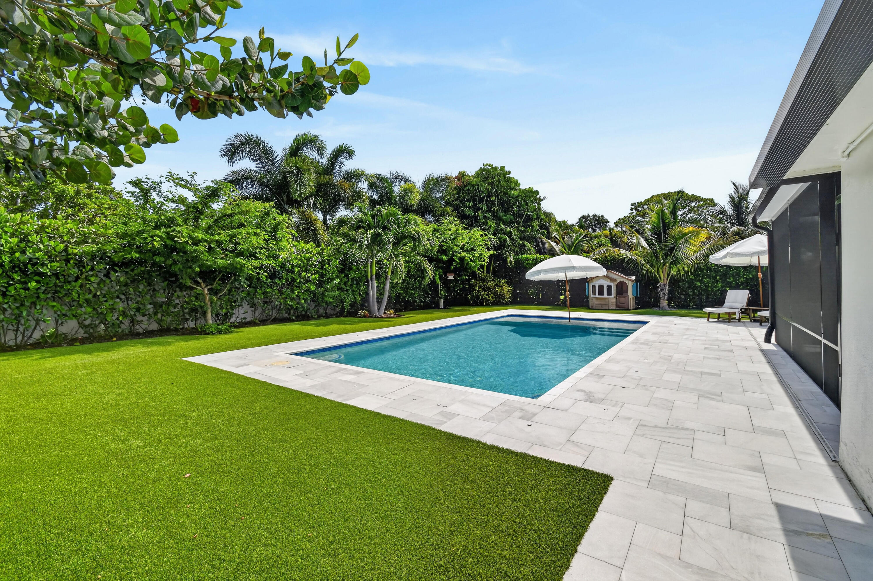 2427 COUNTRY OAKS Lane