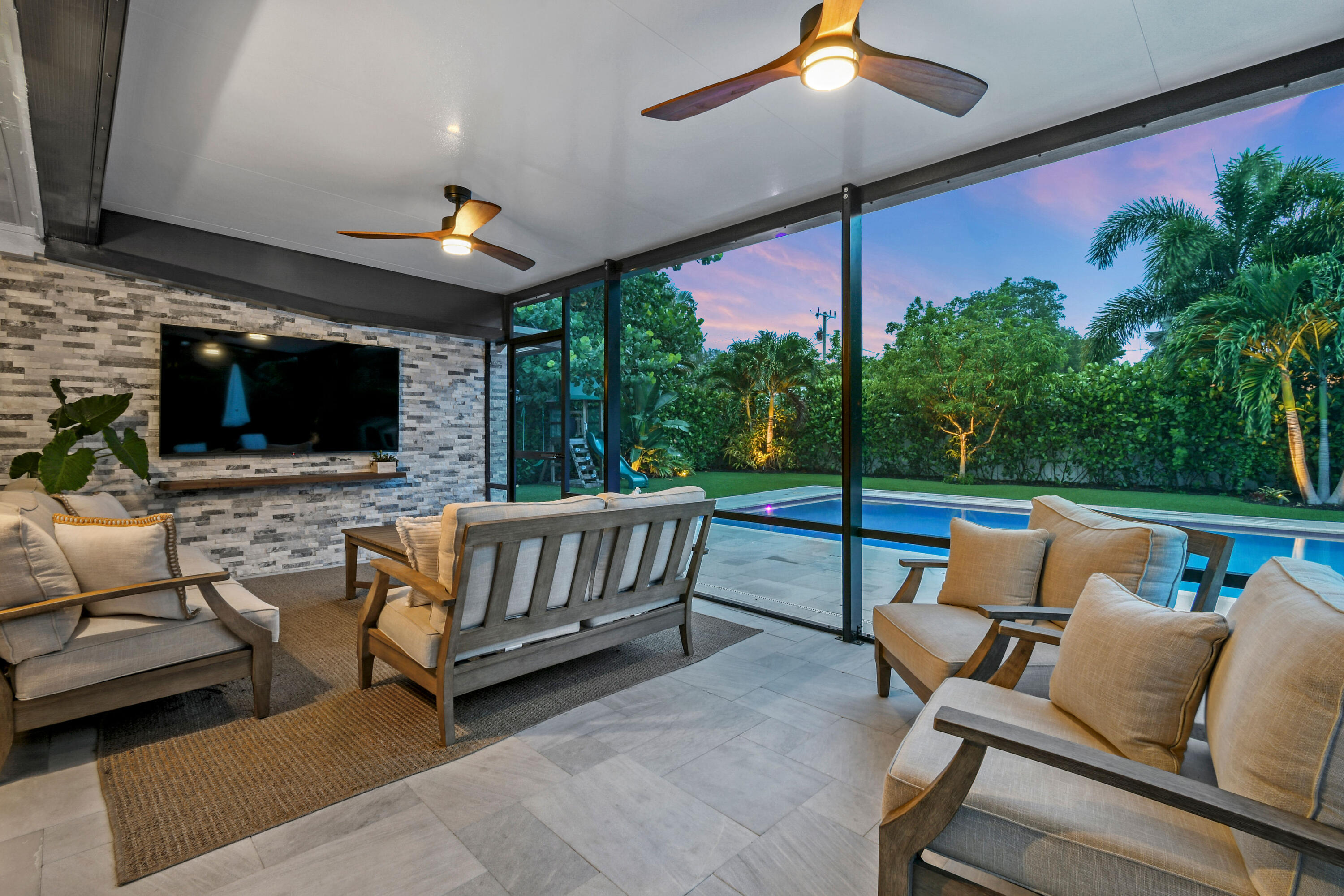 2427 COUNTRY OAKS Lane