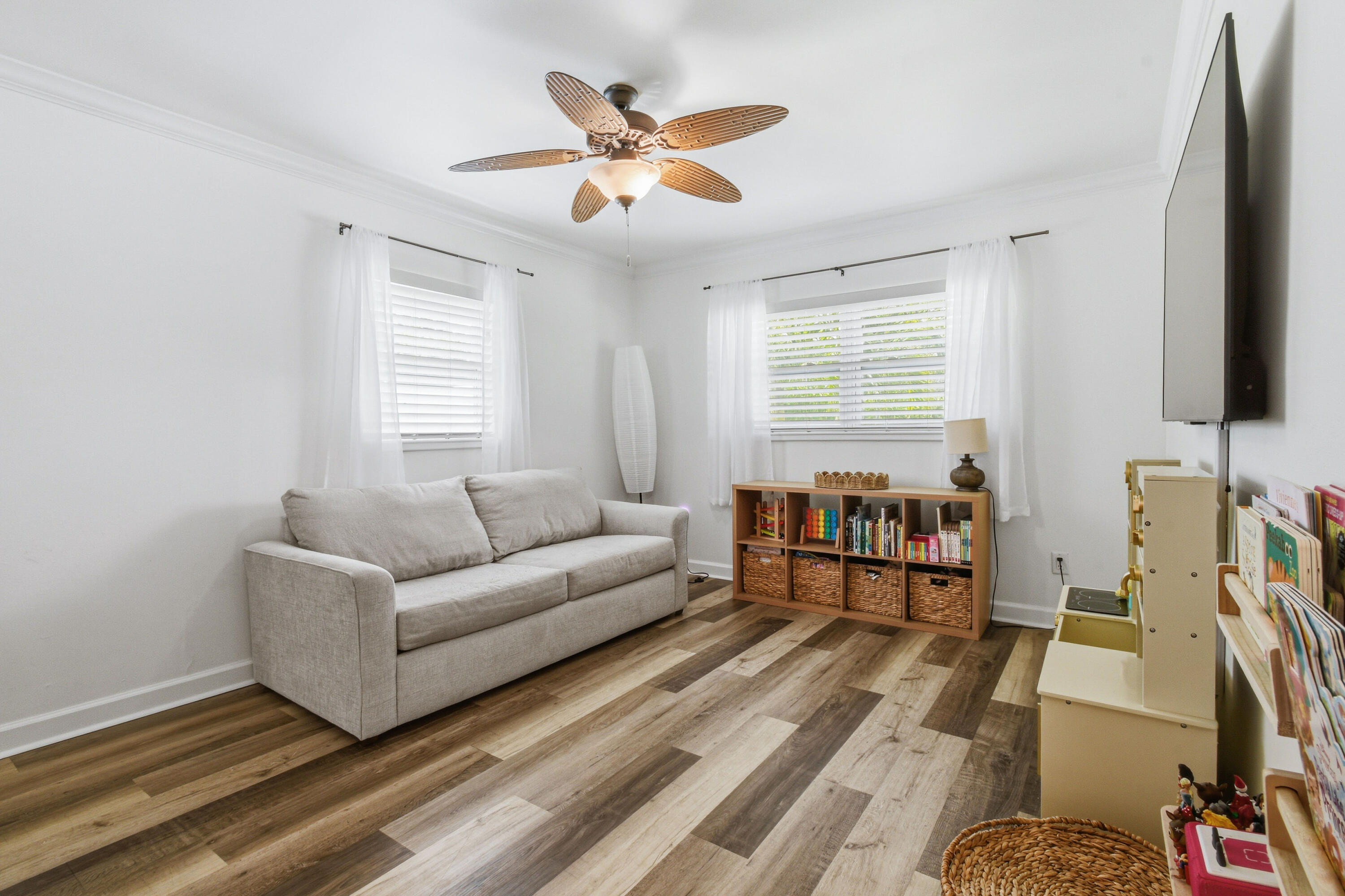 2427 COUNTRY OAKS Lane