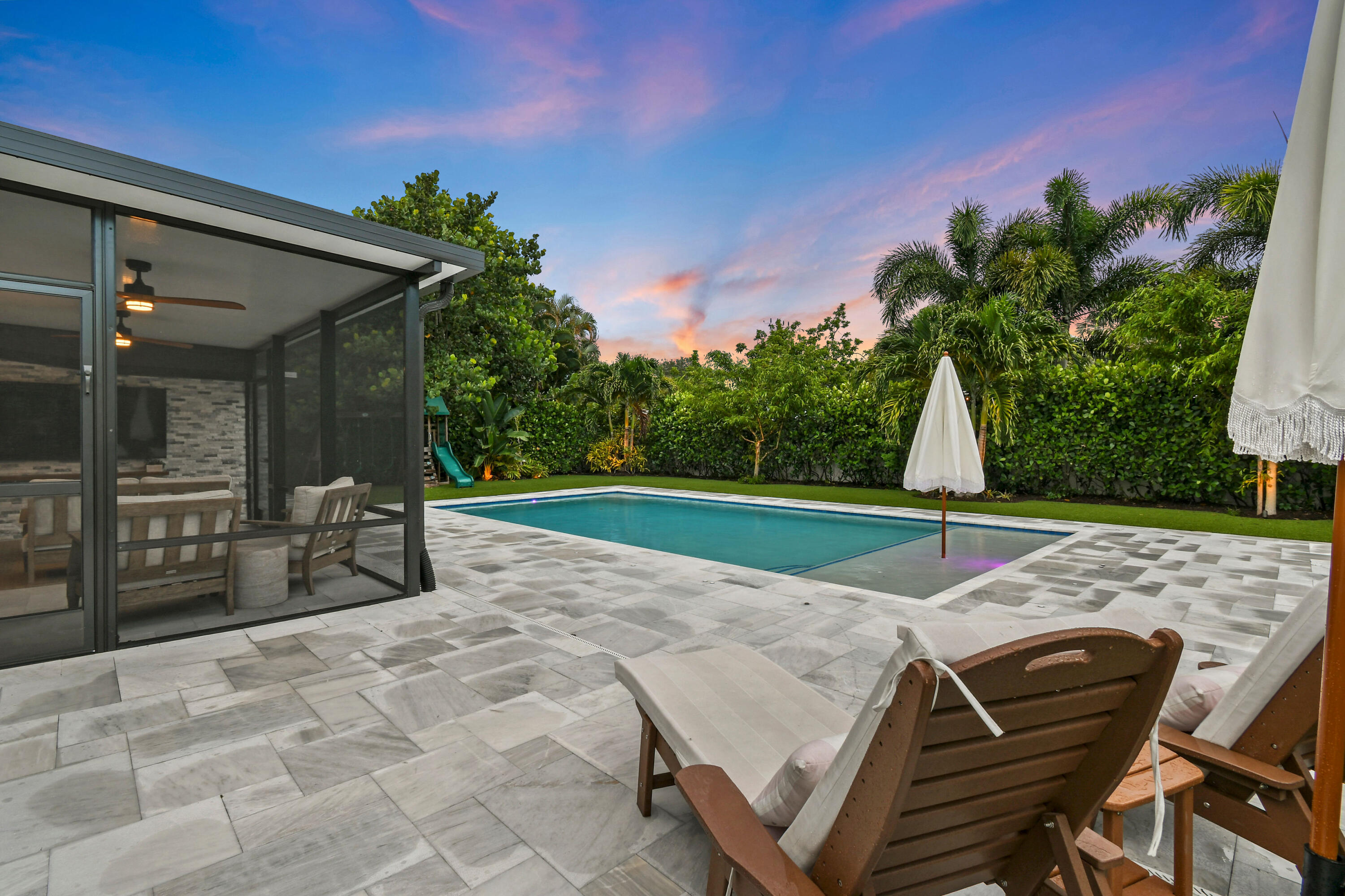 2427 COUNTRY OAKS Lane