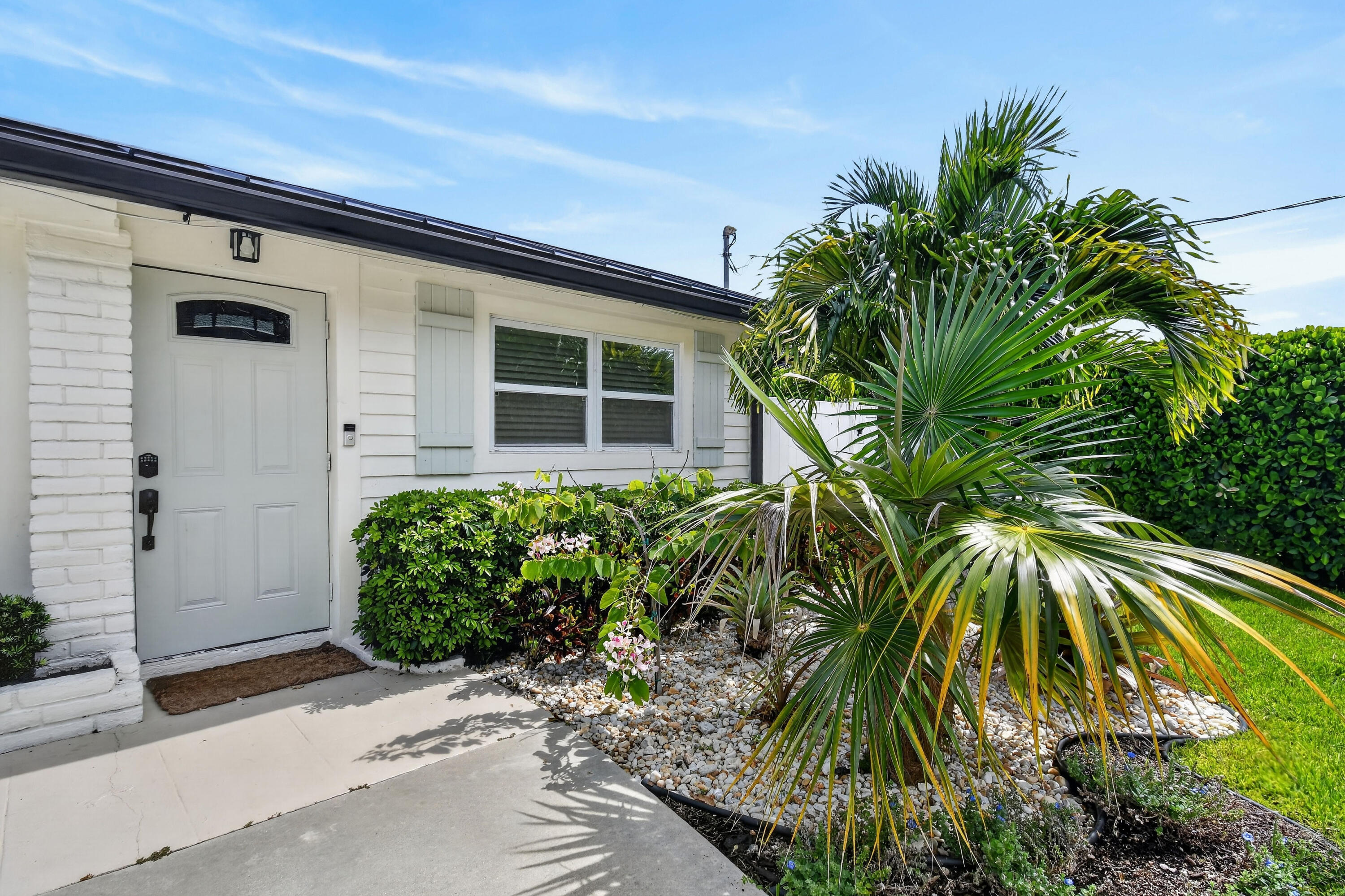2427 COUNTRY OAKS Lane