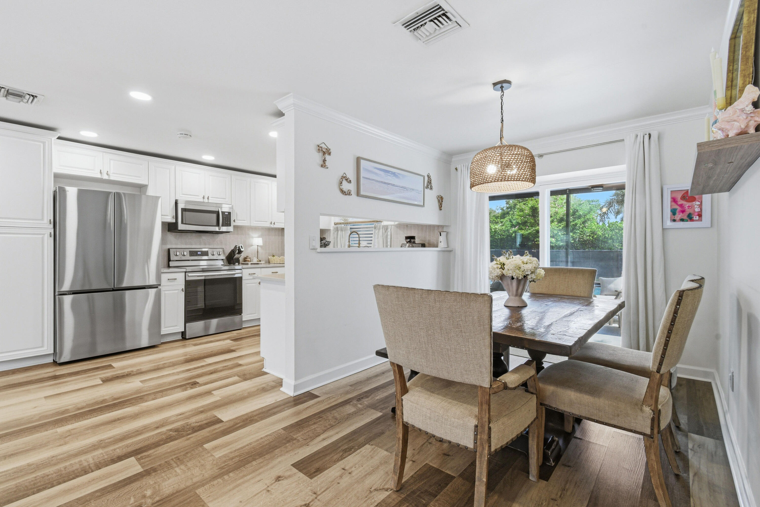 2427 COUNTRY OAKS Lane