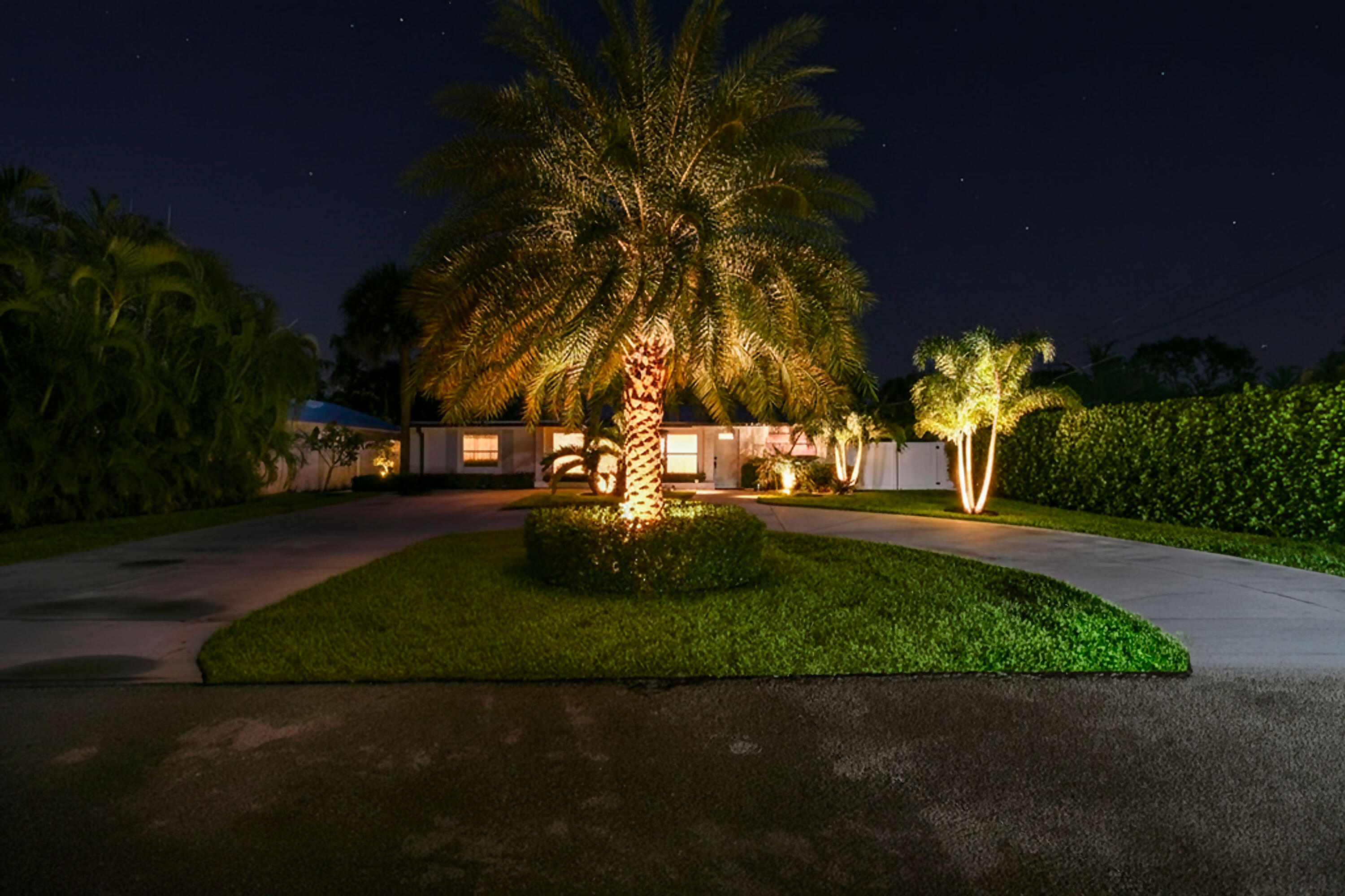 2427 COUNTRY OAKS Lane