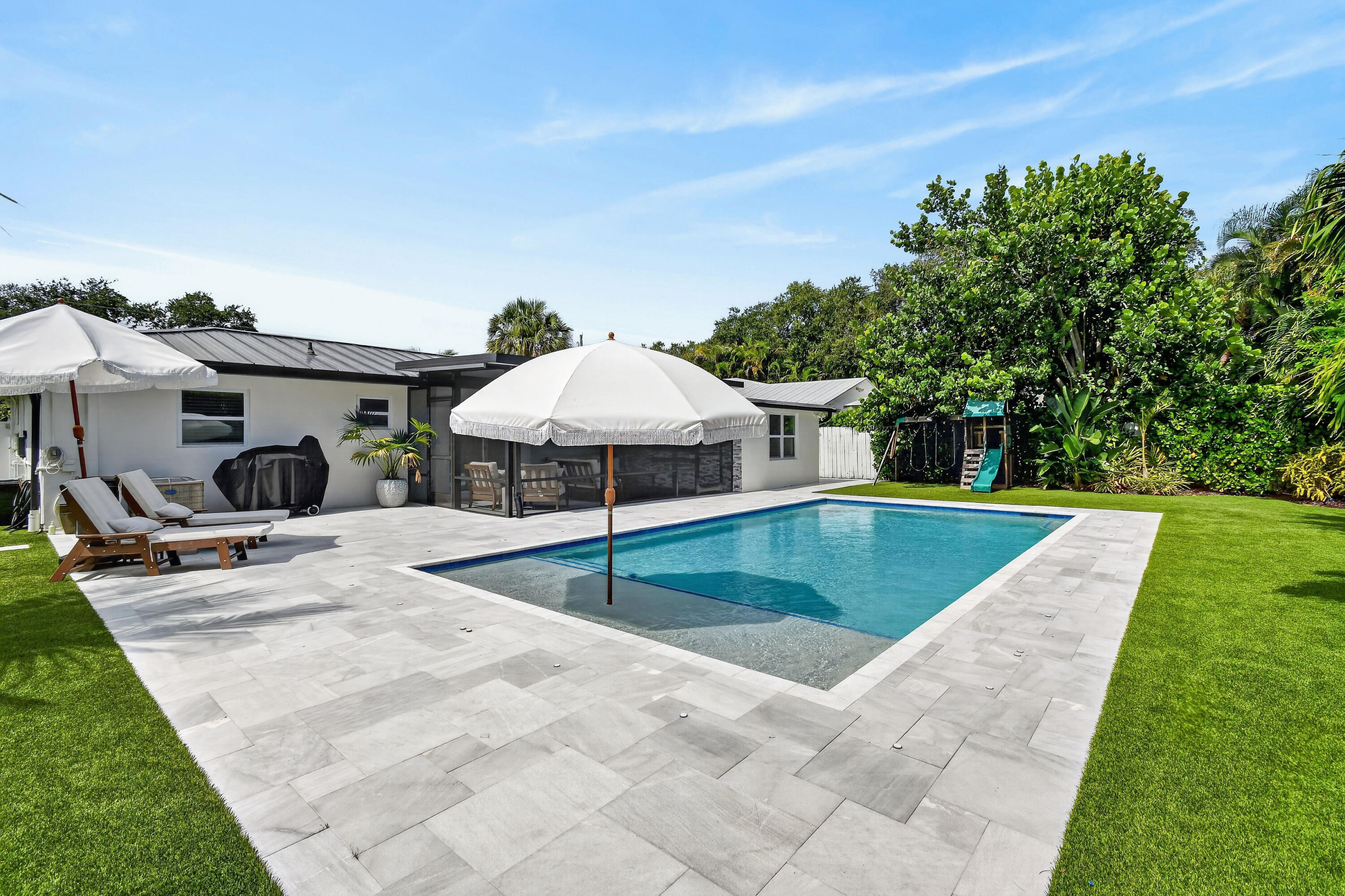 2427 COUNTRY OAKS Lane