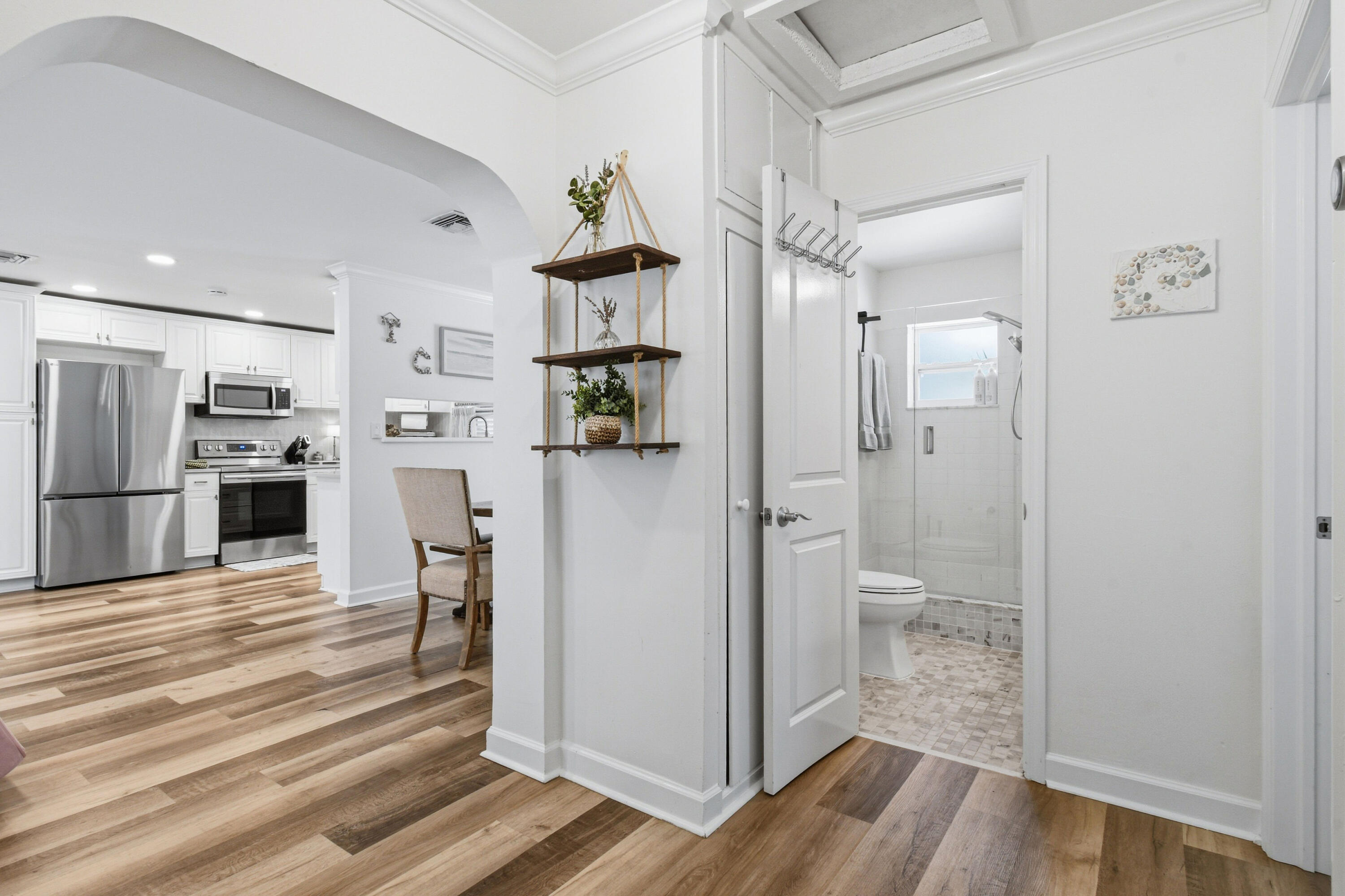 2427 COUNTRY OAKS Lane