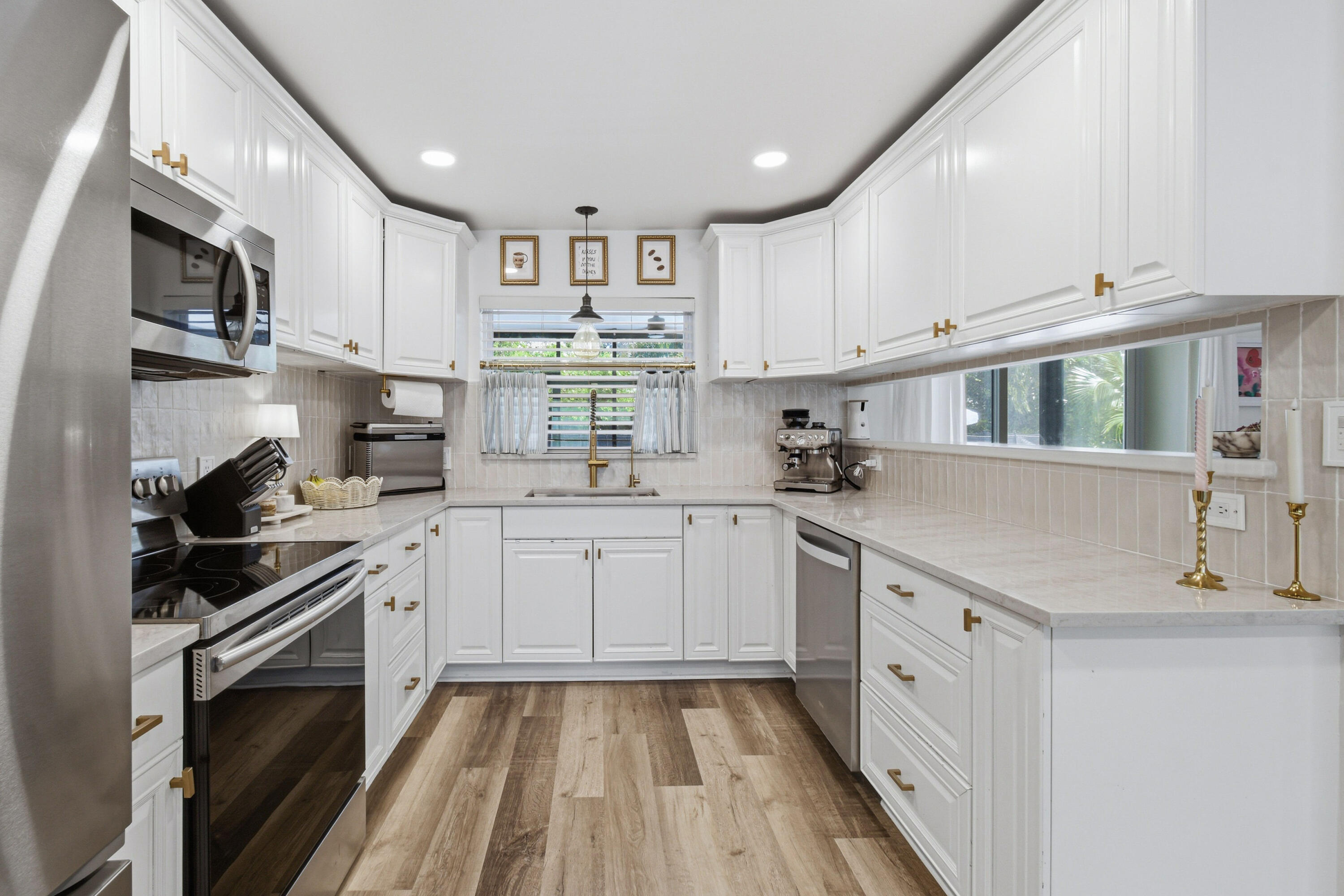 2427 COUNTRY OAKS Lane