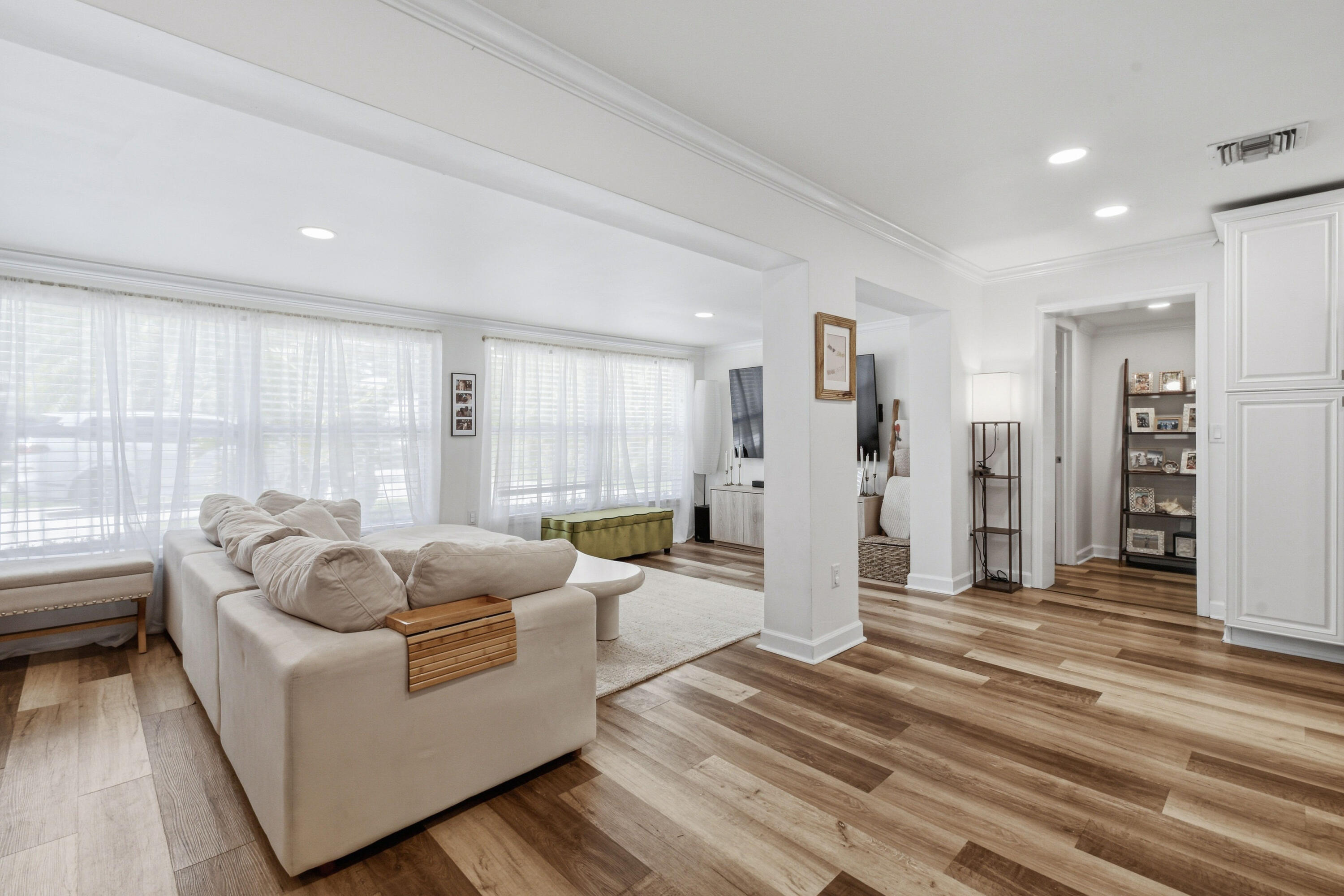 2427 COUNTRY OAKS Lane