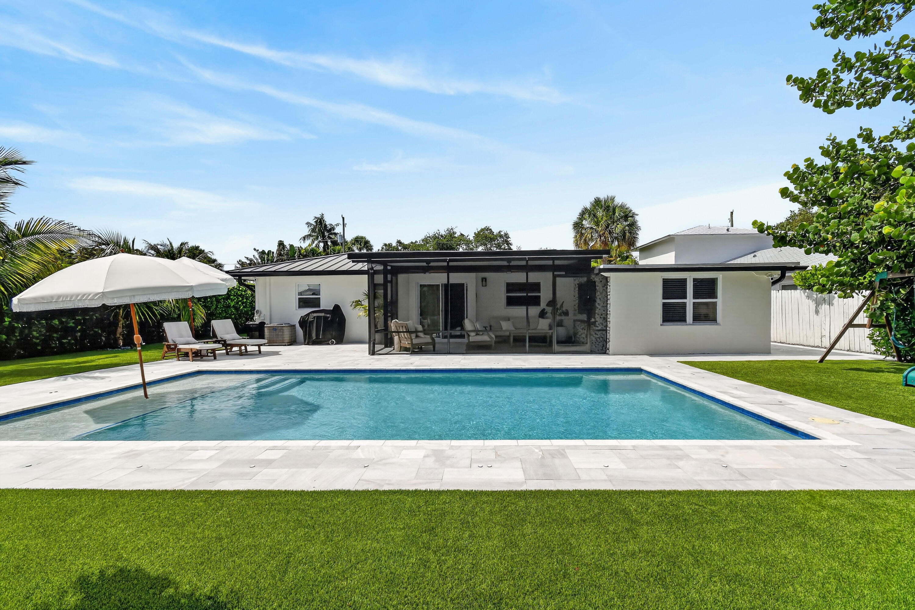 2427 COUNTRY OAKS Lane