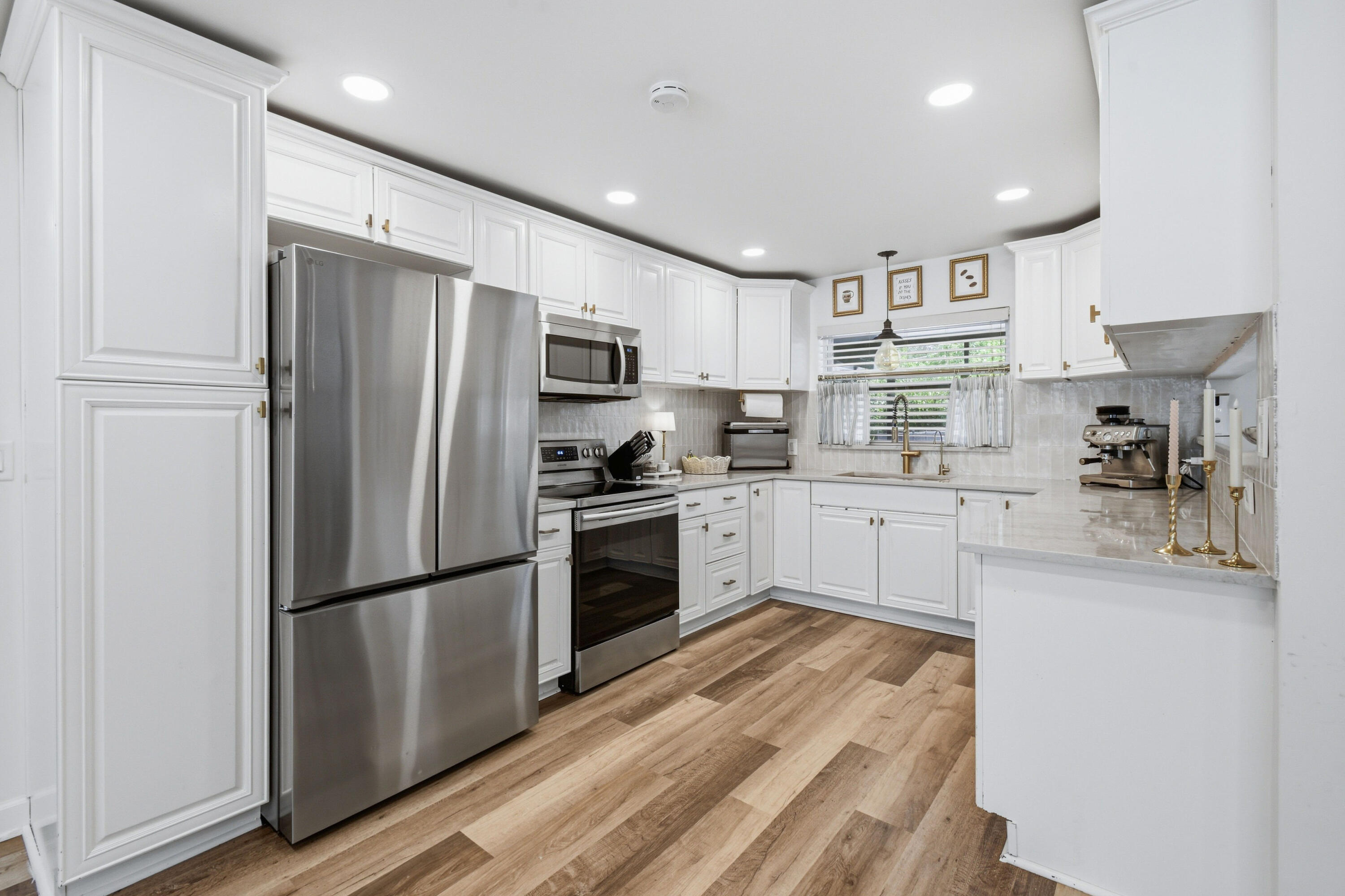 2427 COUNTRY OAKS Lane