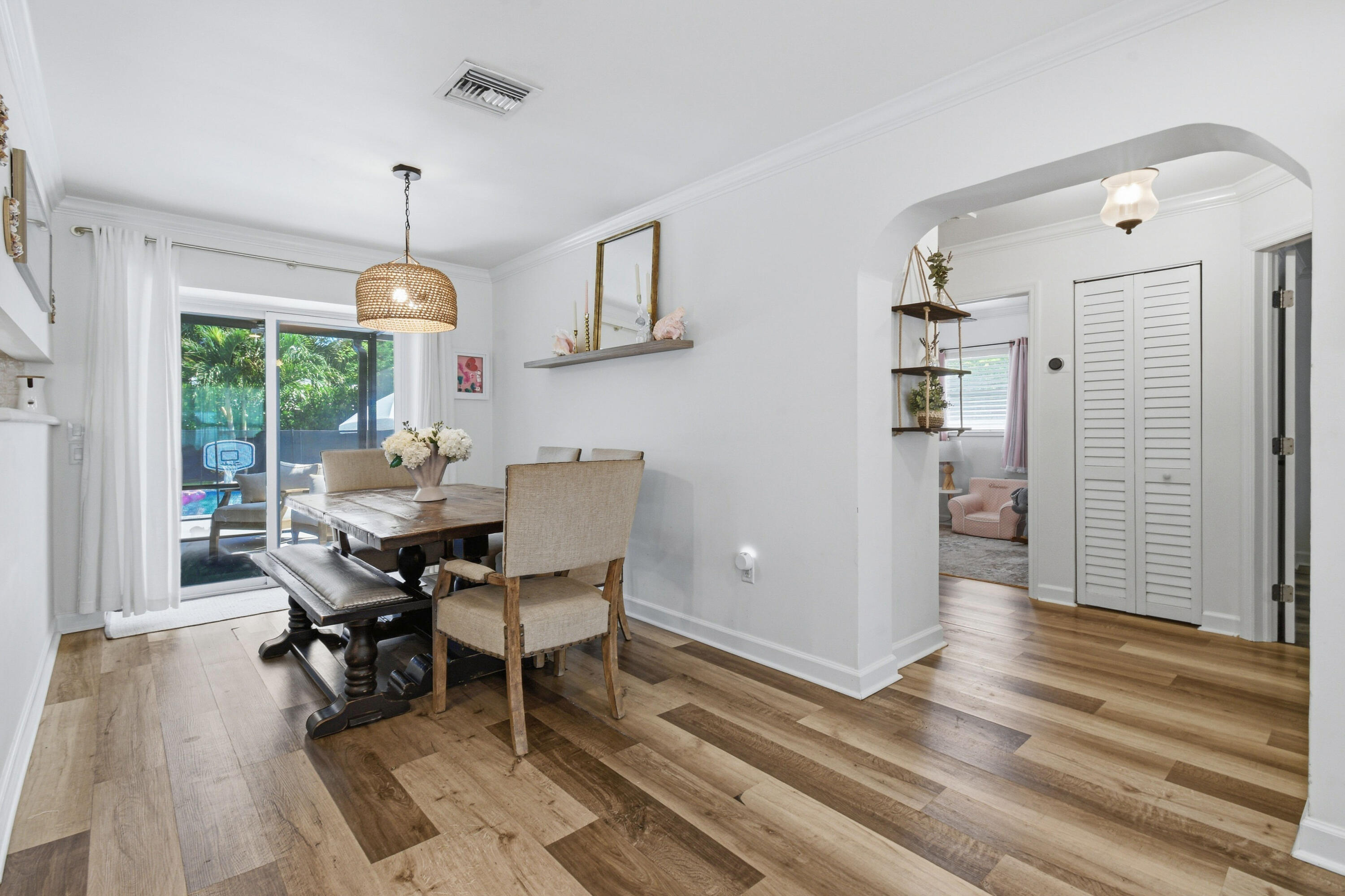2427 COUNTRY OAKS Lane