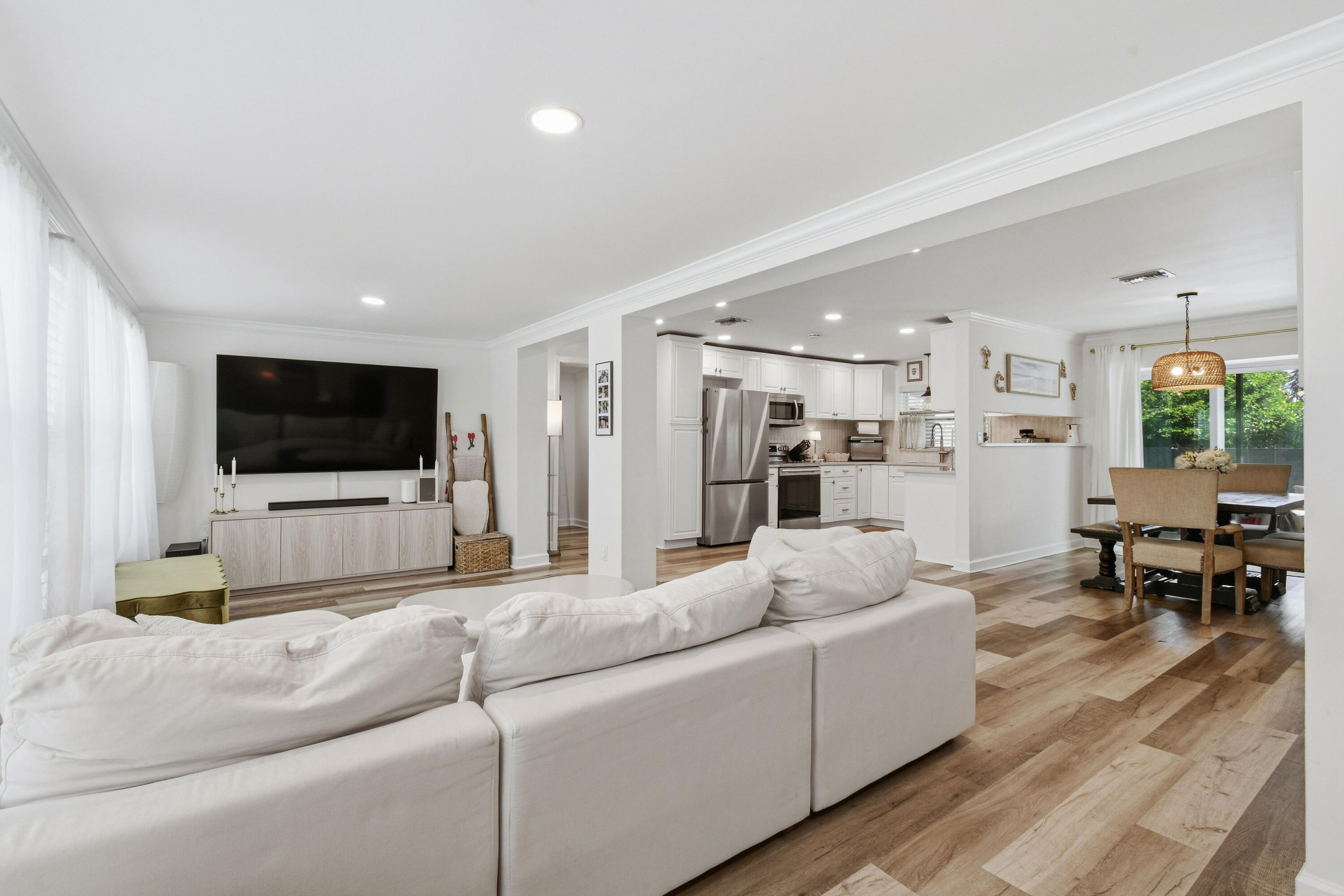2427 COUNTRY OAKS Lane