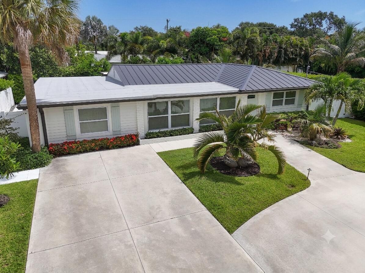 2427 COUNTRY OAKS Lane