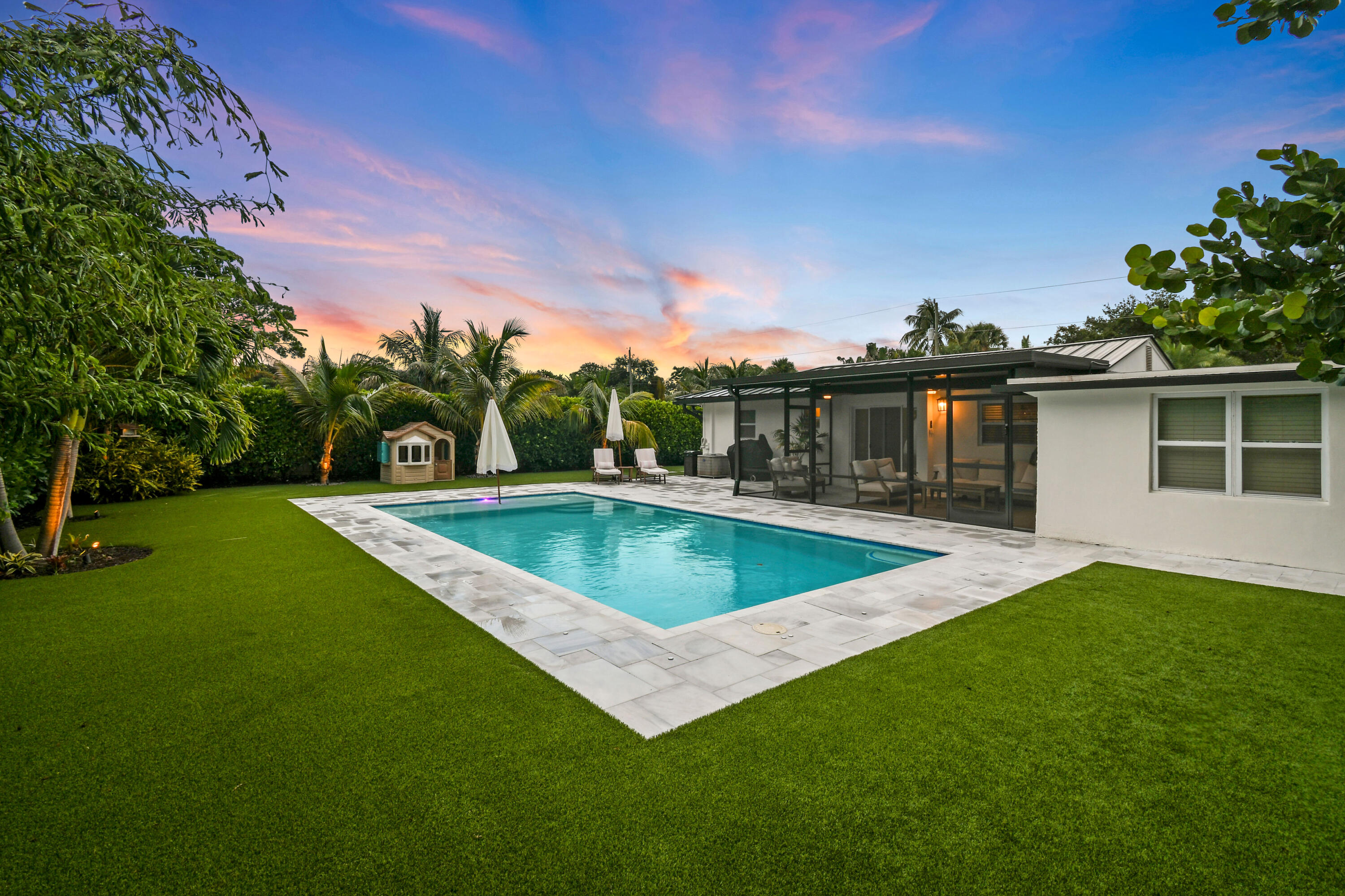 2427 COUNTRY OAKS Lane