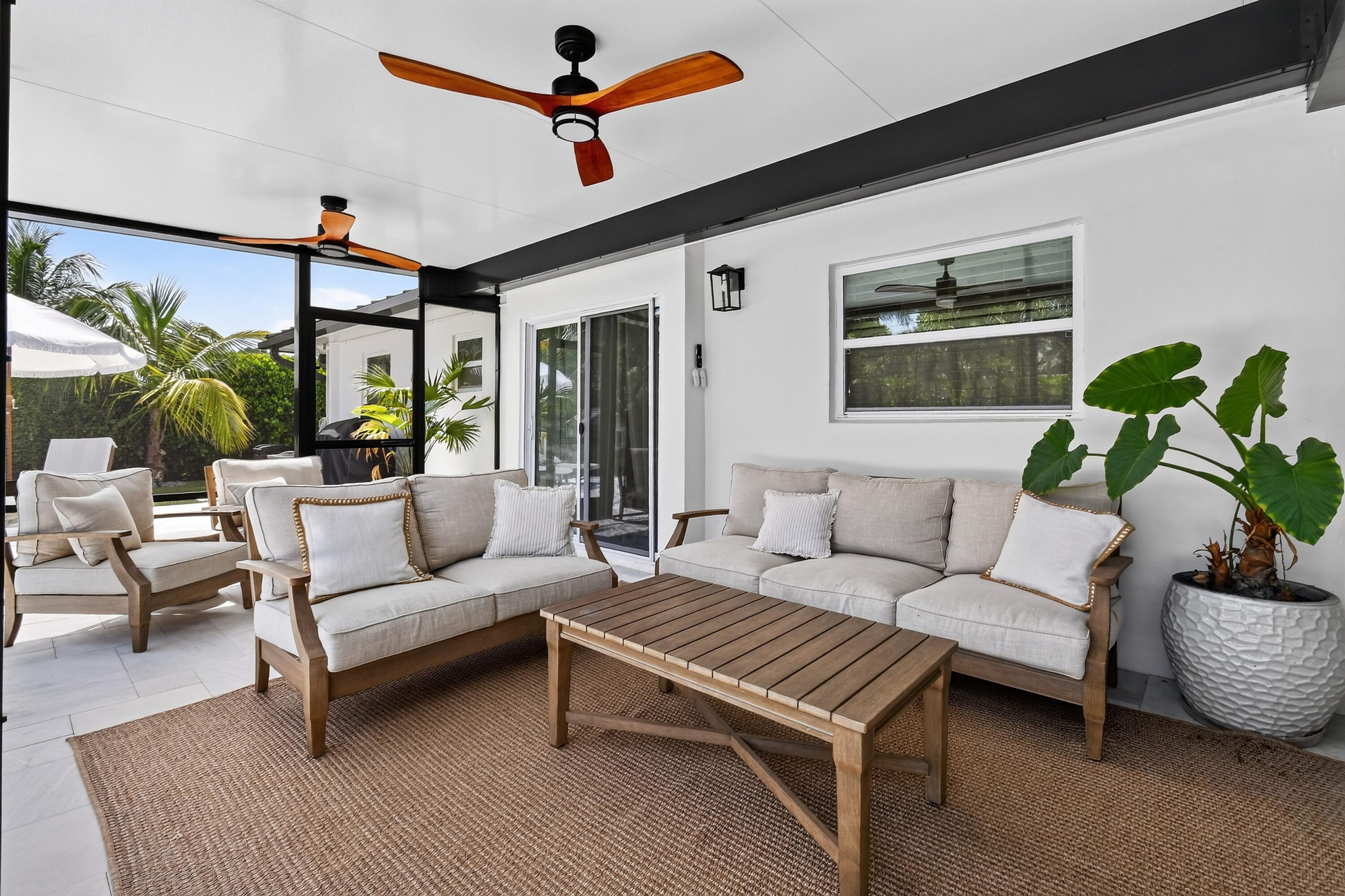 2427 COUNTRY OAKS Lane