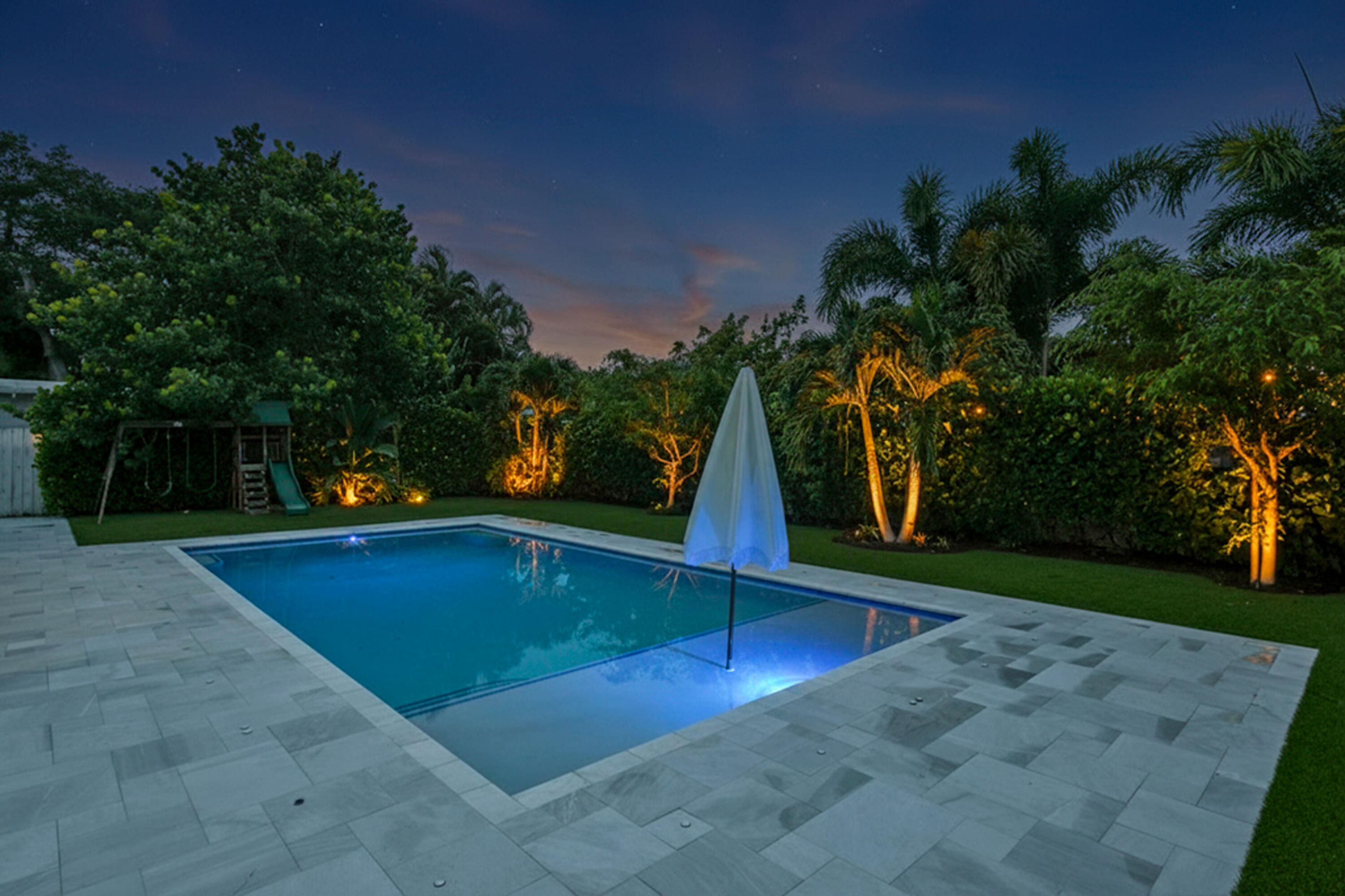 2427 COUNTRY OAKS Lane