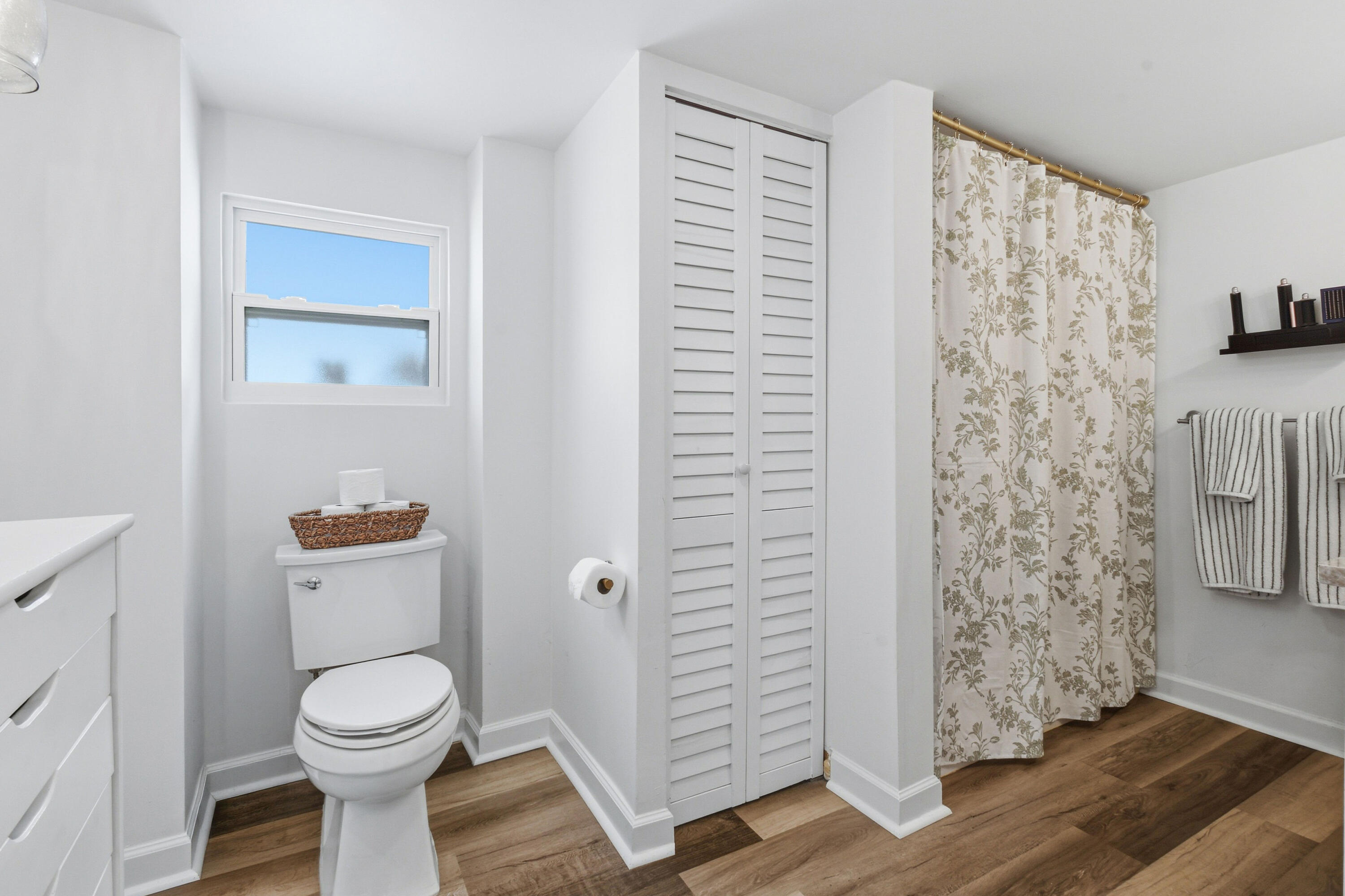 2427 COUNTRY OAKS Lane