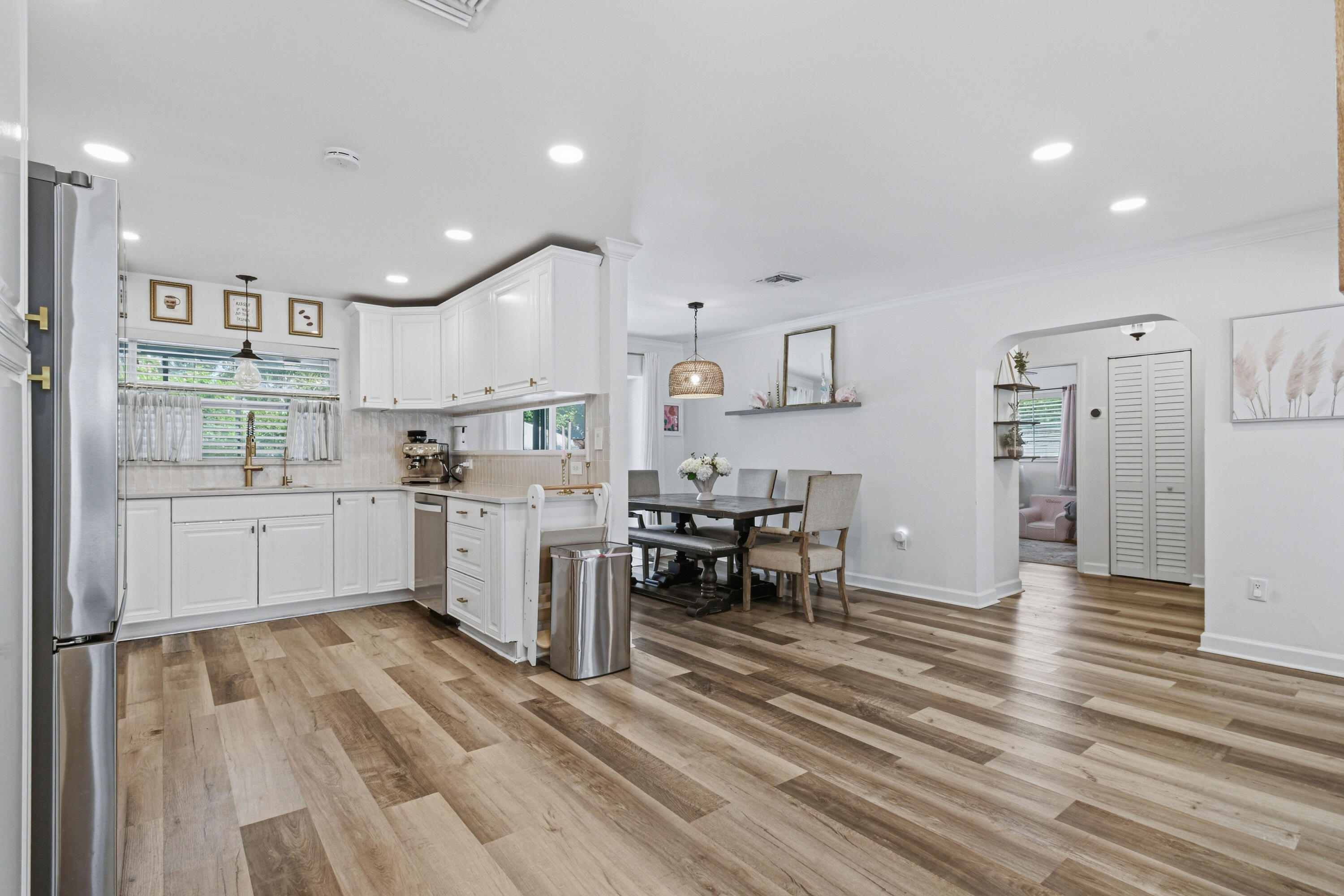 2427 COUNTRY OAKS Lane