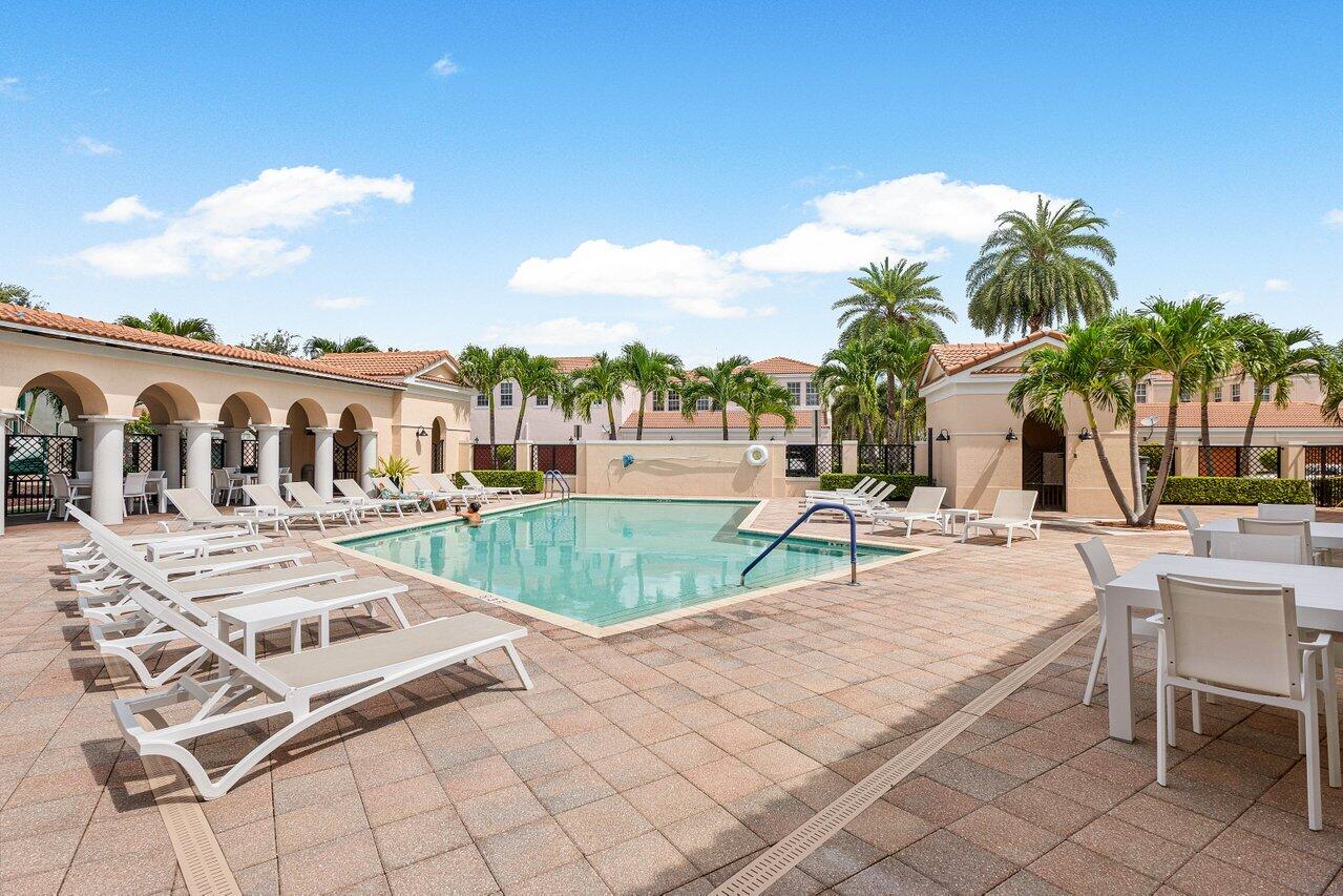 810 NW 83RD Lane
