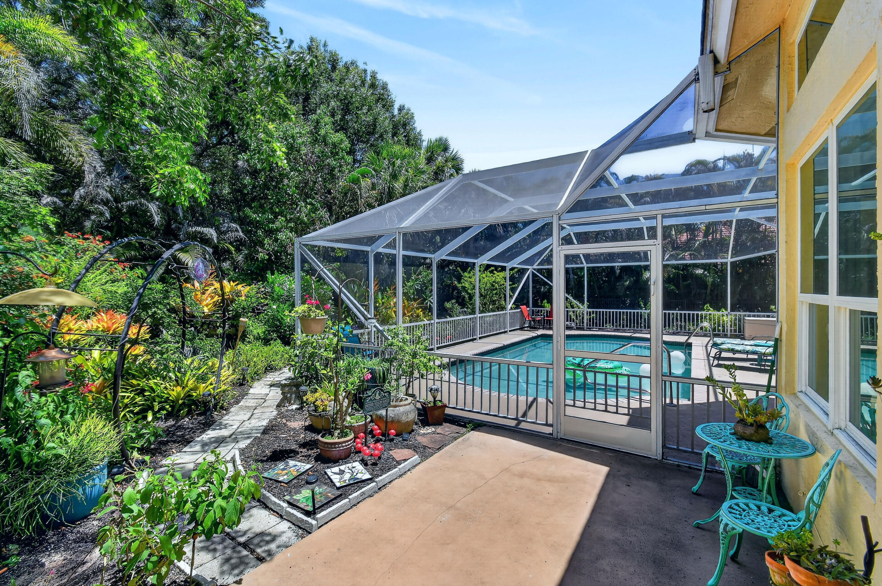 153 N River Drive E