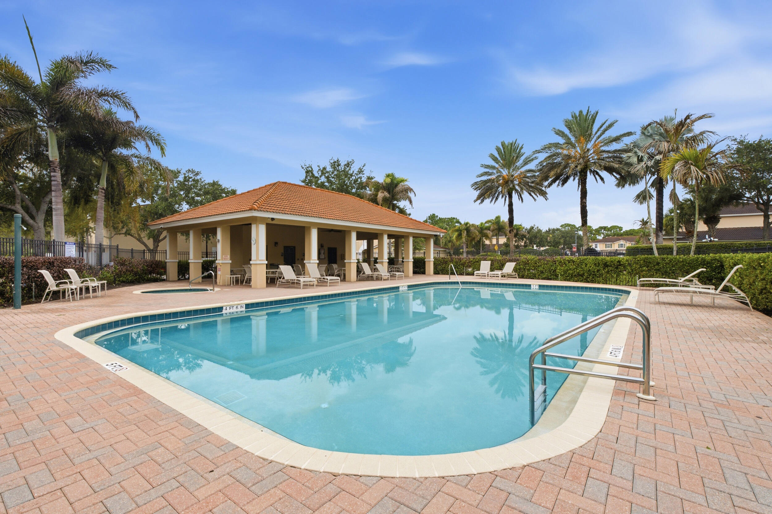 4257 SW PINE COVE Court