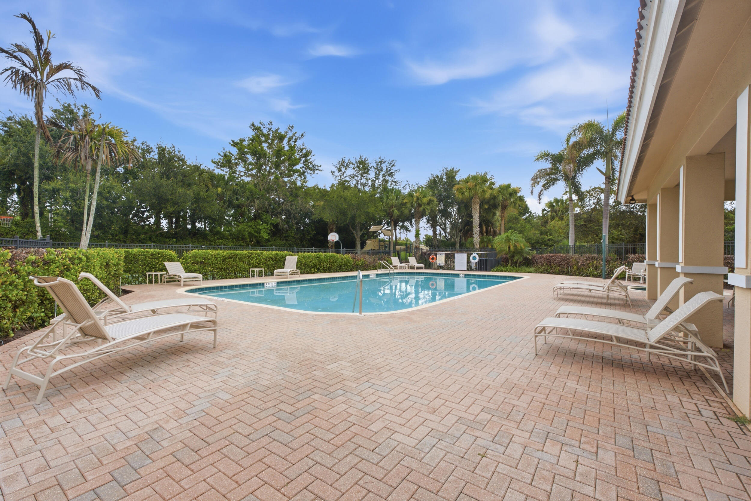 4257 SW PINE COVE Court