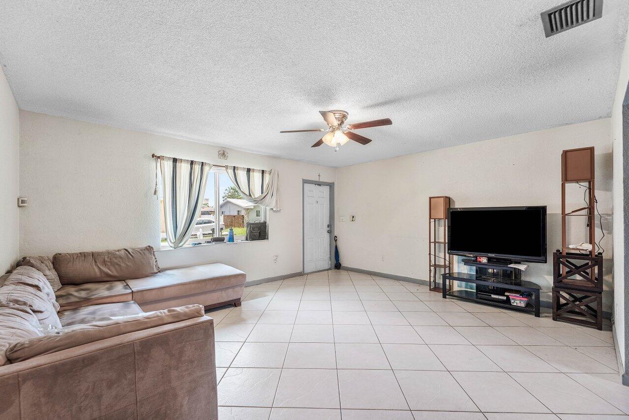 2011 SW 99TH Terrace
