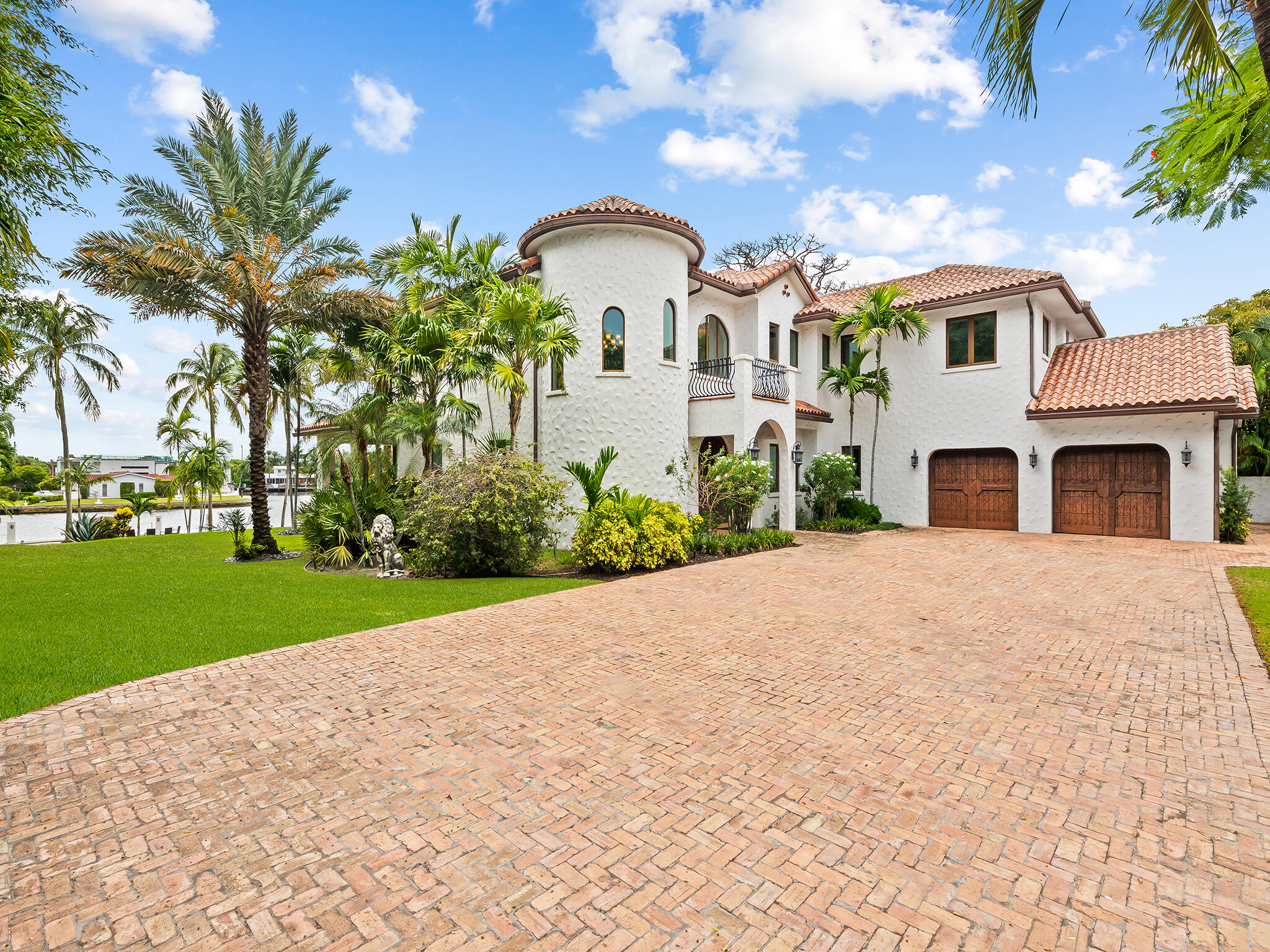 2101 MIDDLE RIVER Drive