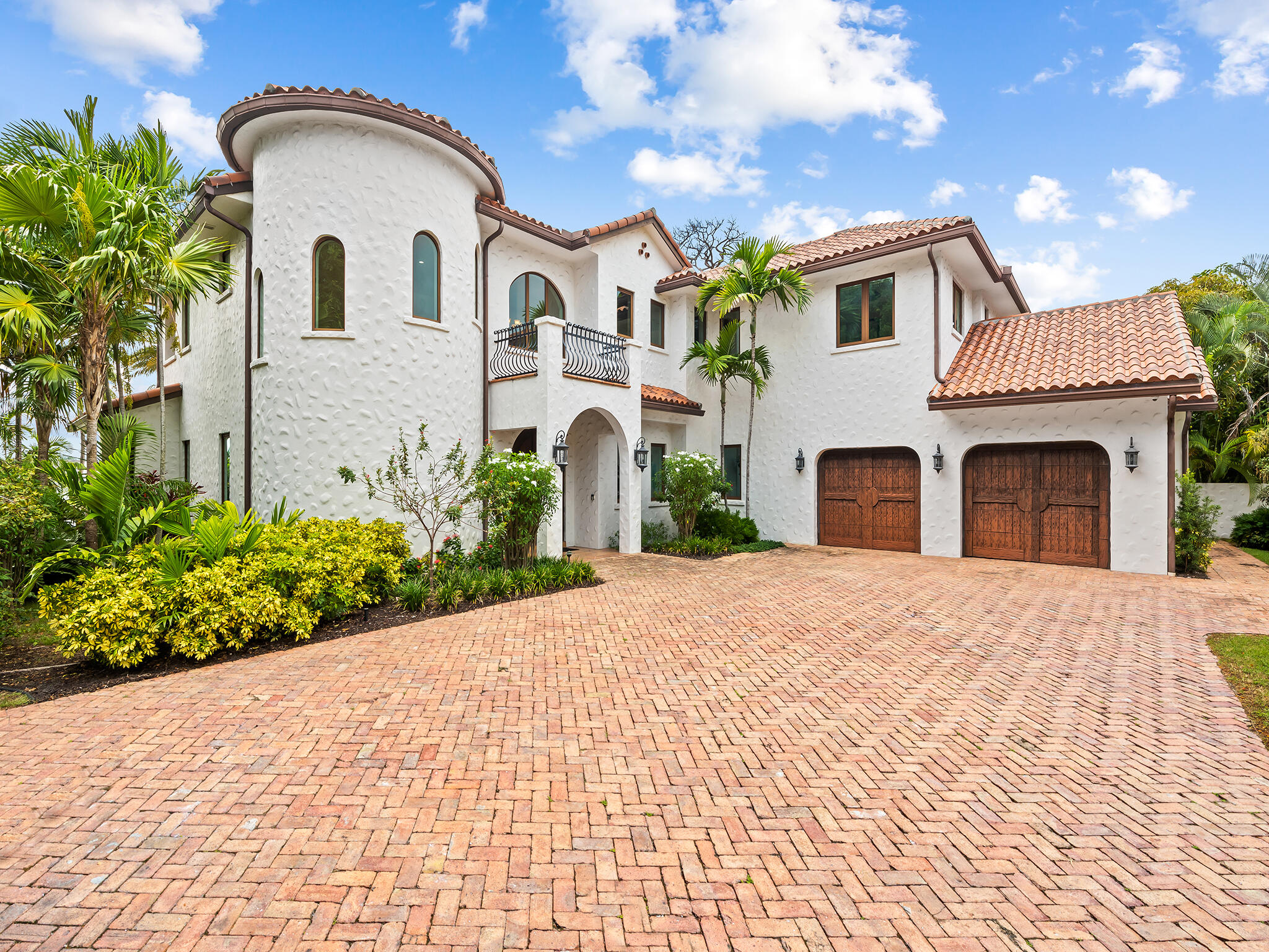 2101 MIDDLE RIVER Drive