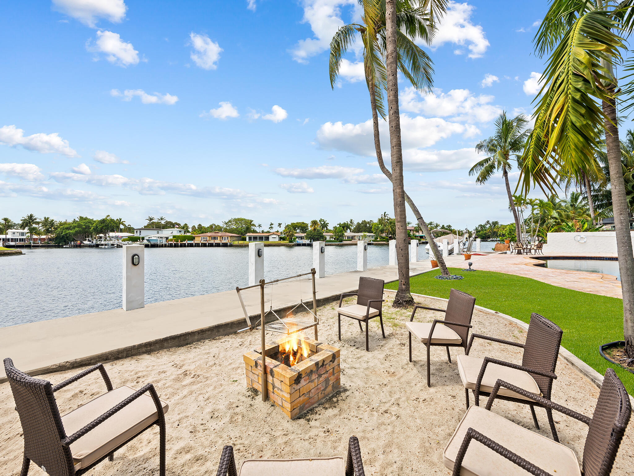 2101 MIDDLE RIVER Drive