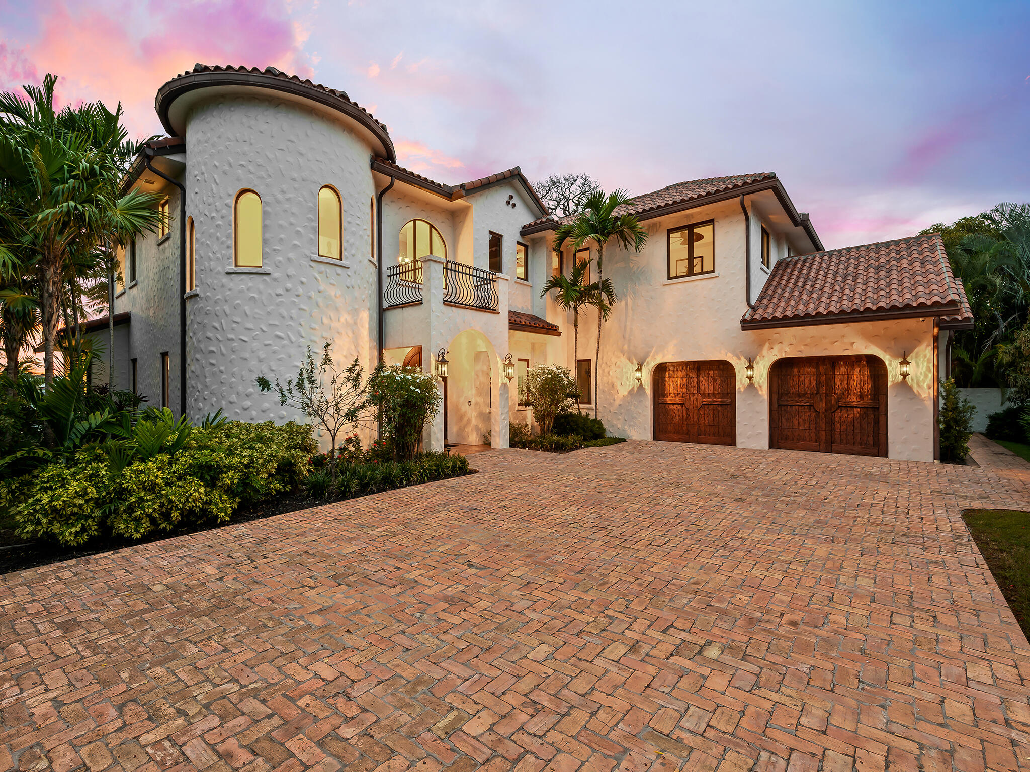 2101 MIDDLE RIVER Drive
