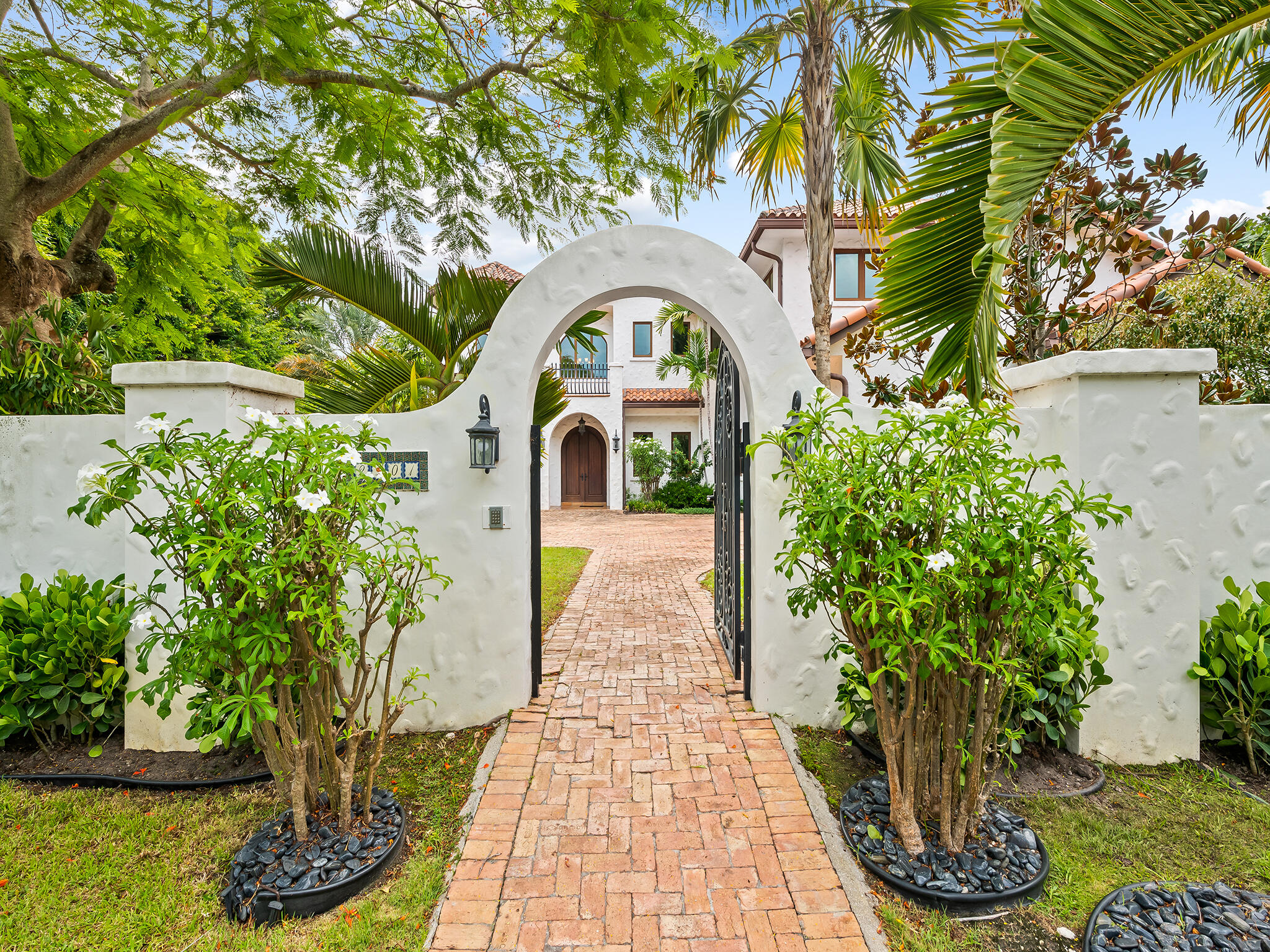 2101 MIDDLE RIVER Drive