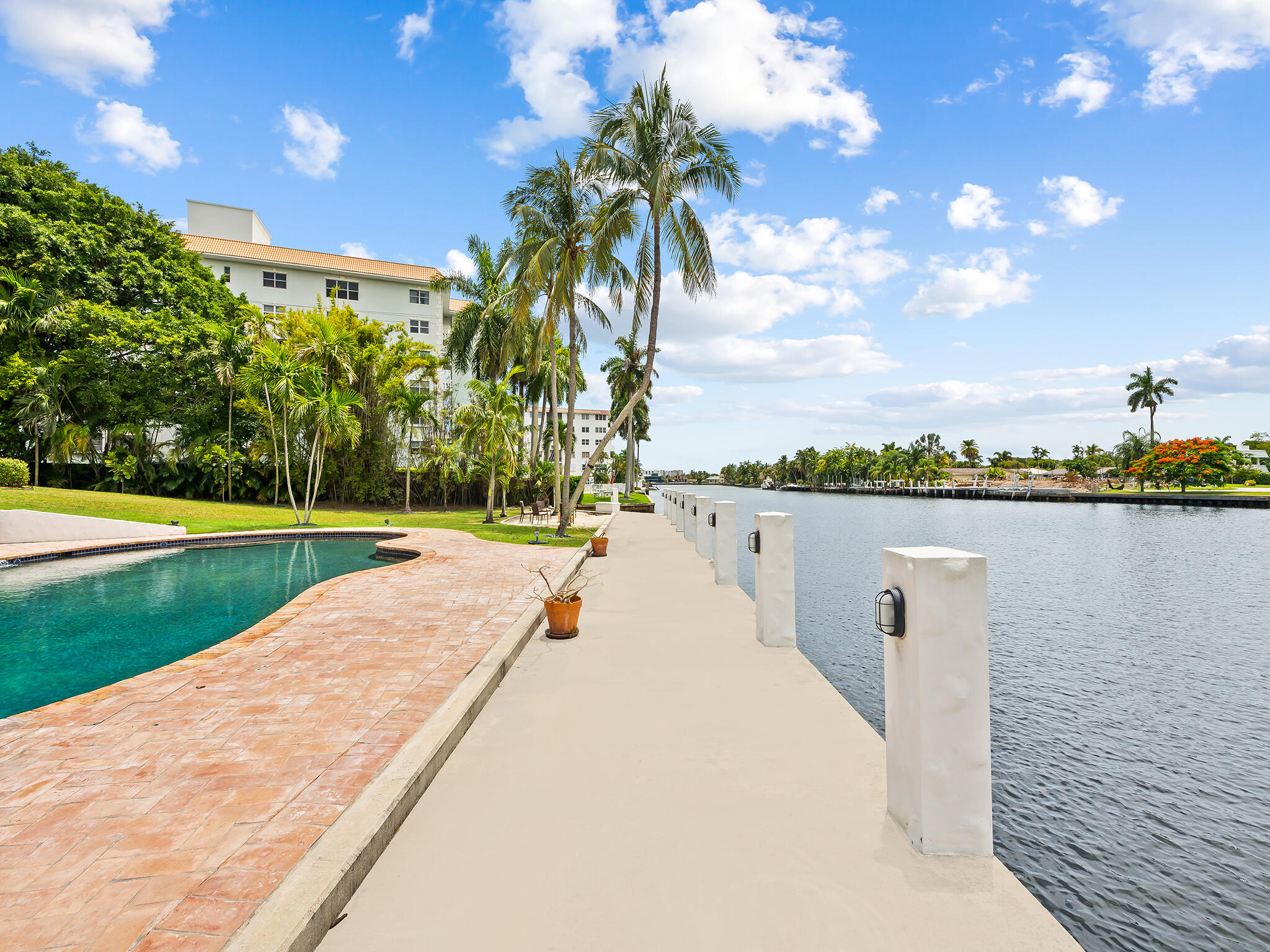2101 MIDDLE RIVER Drive