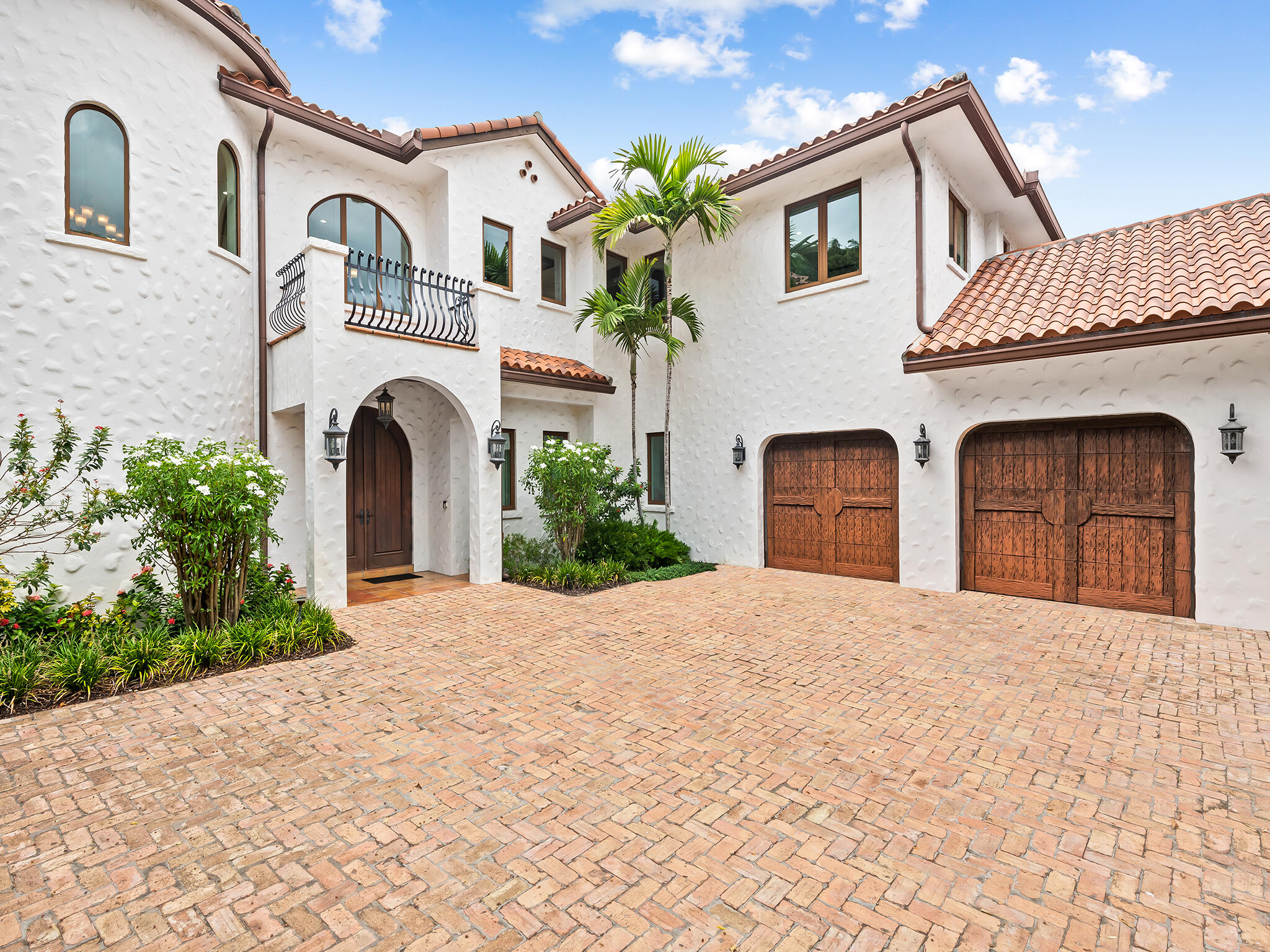 2101 MIDDLE RIVER Drive