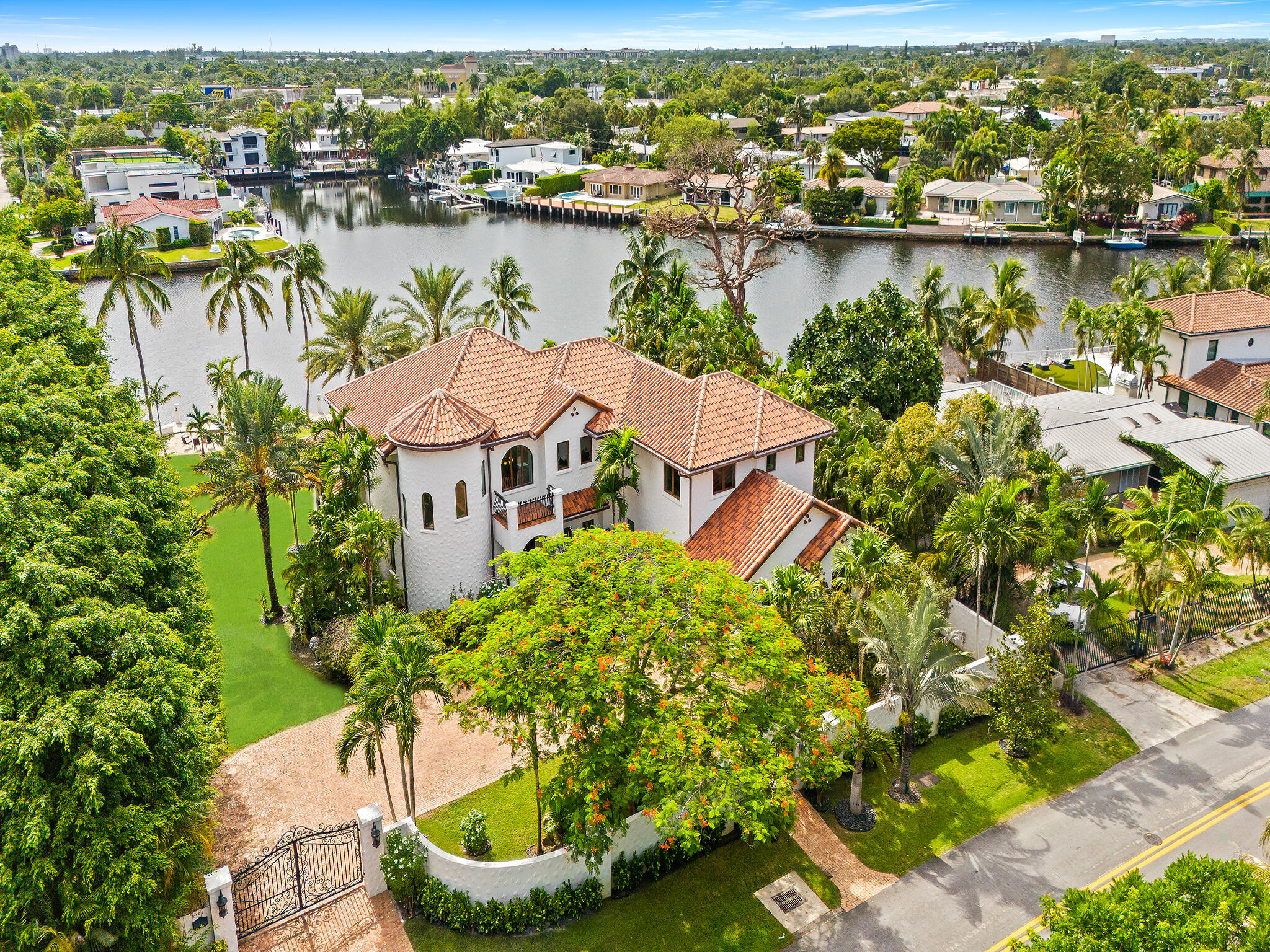 2101 MIDDLE RIVER Drive
