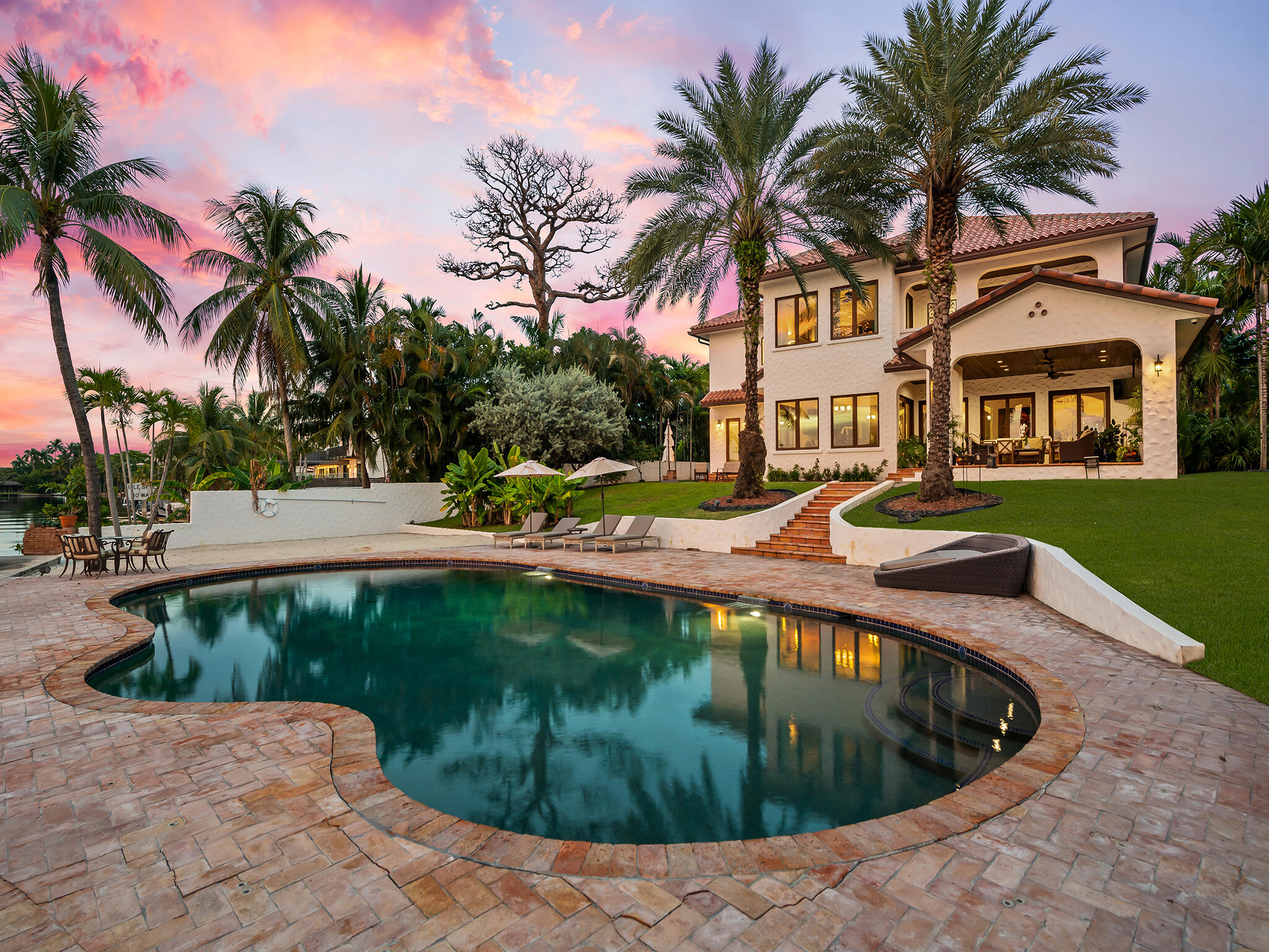 2101 MIDDLE RIVER Drive