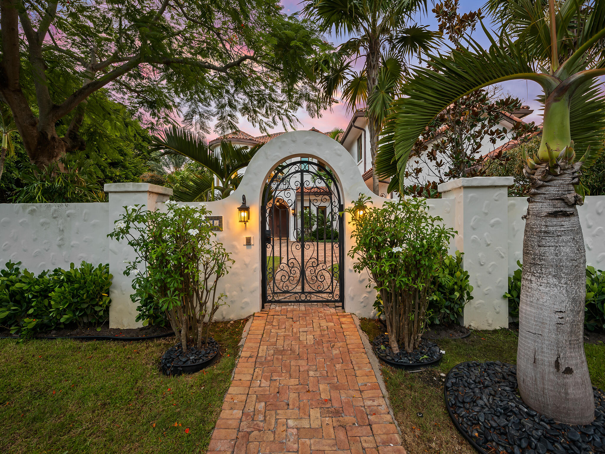 2101 MIDDLE RIVER Drive