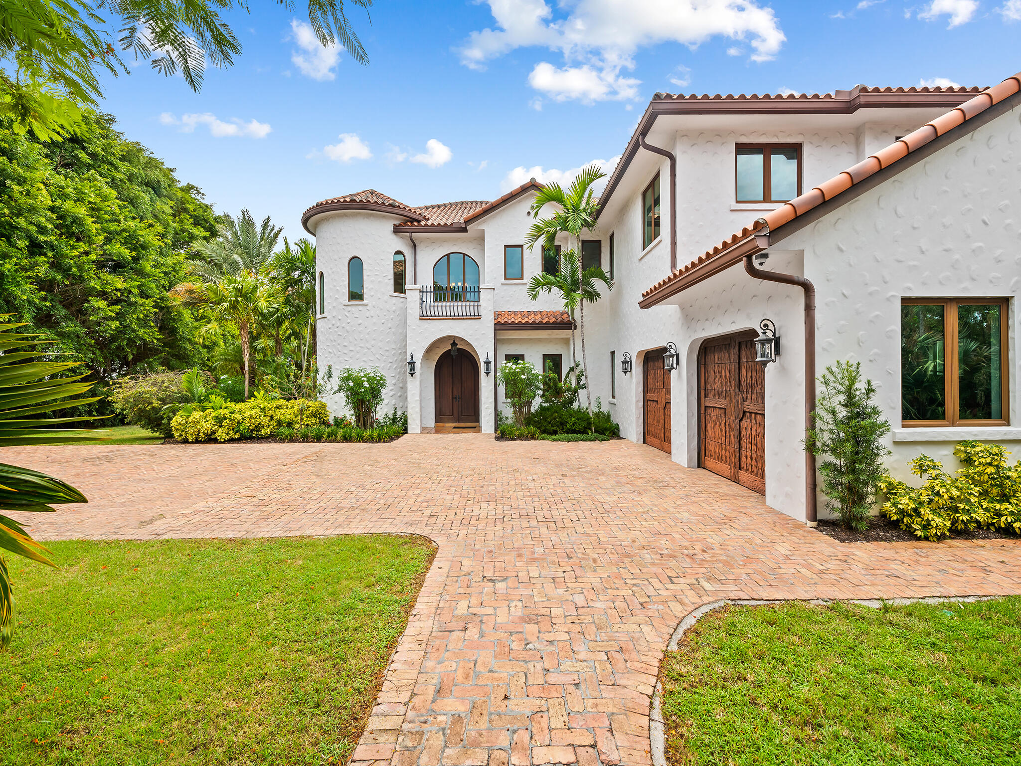 2101 MIDDLE RIVER Drive