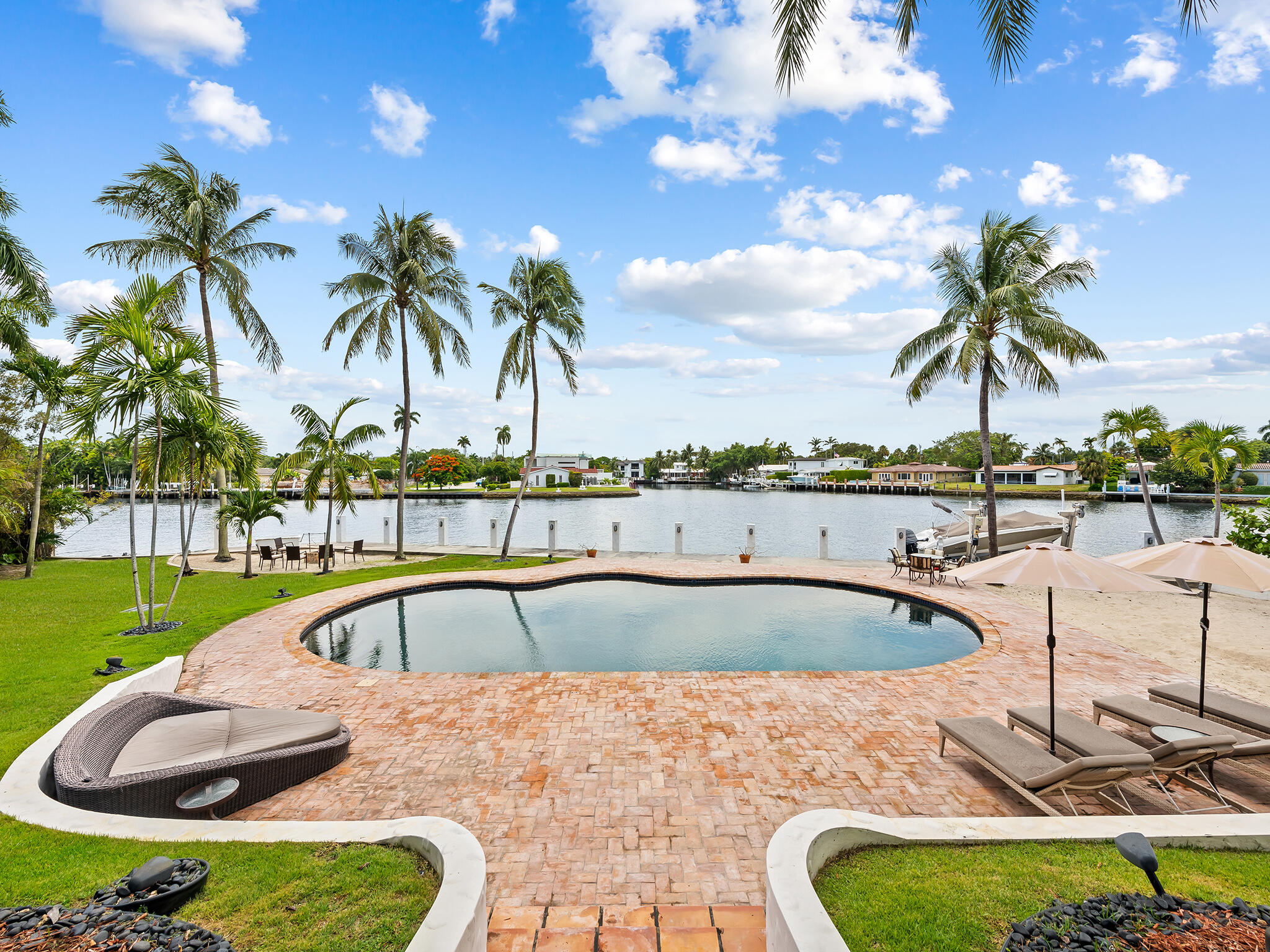 2101 MIDDLE RIVER Drive