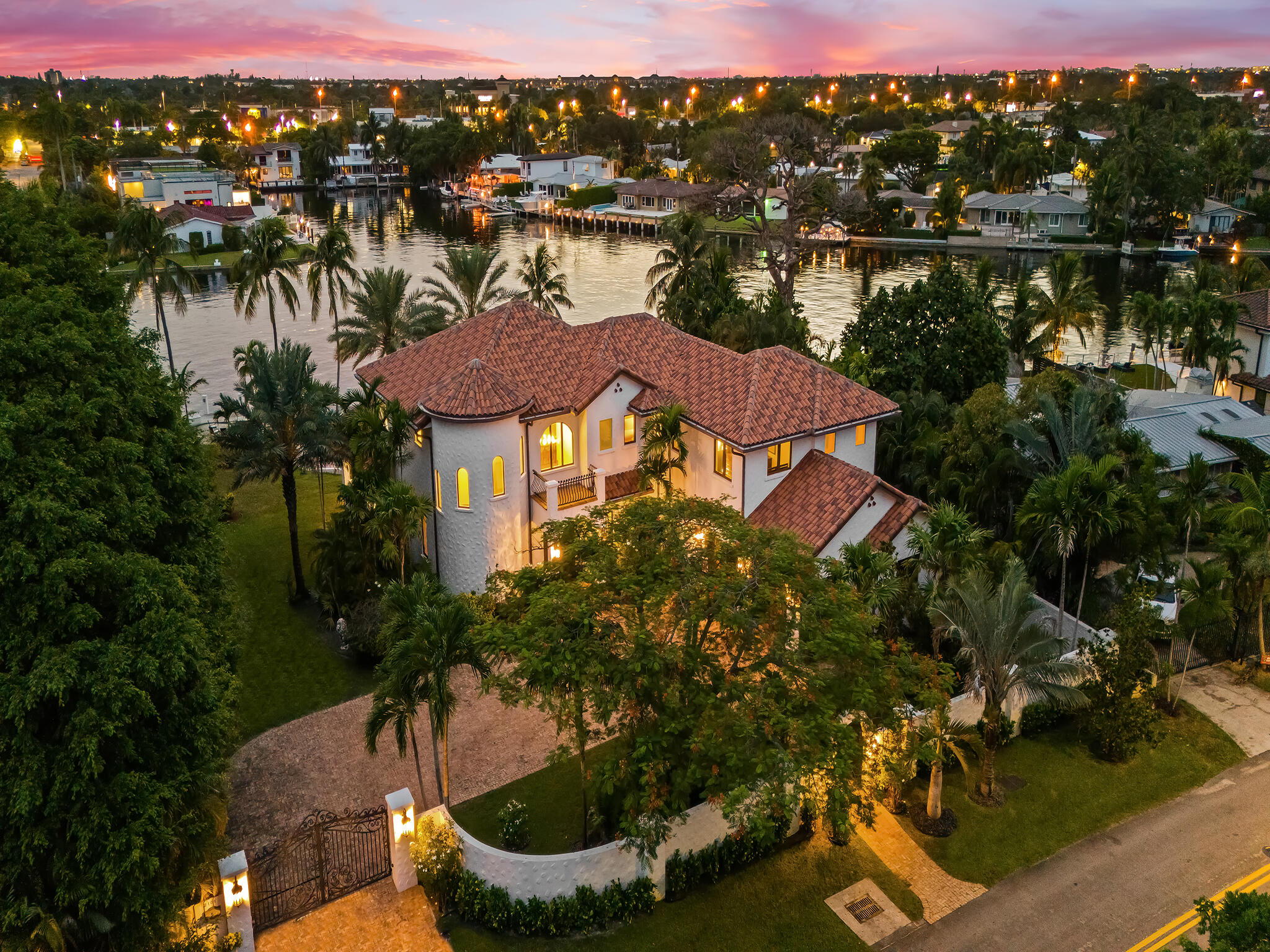 2101 MIDDLE RIVER Drive